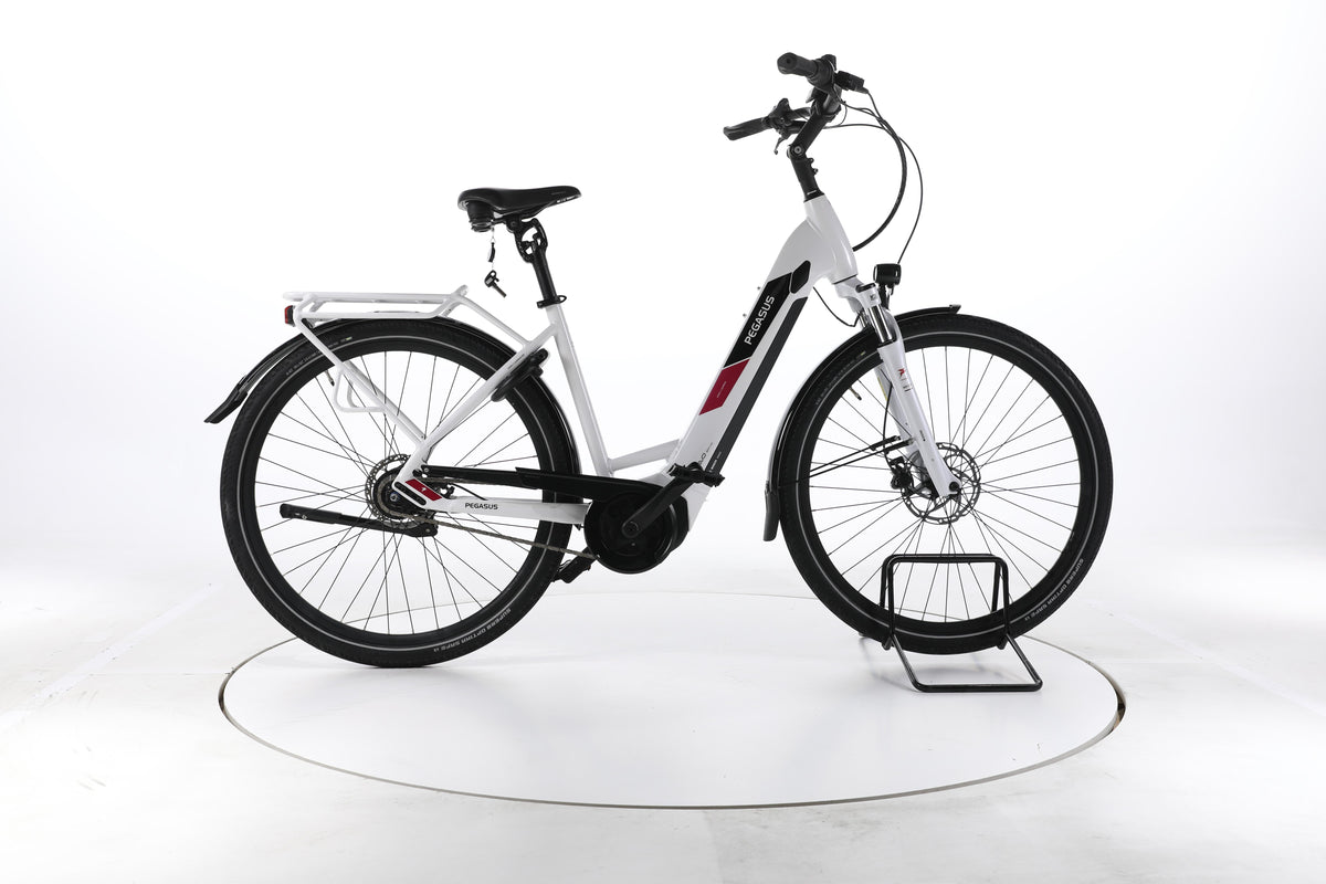 Pegasus Solero EVO 8R City E-Bike Tiefeinsteiger - Image 1