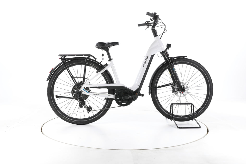 Pegasus Premio Evo 11 Lite Trekking E-Bike Tiefeinsteiger - Image 1