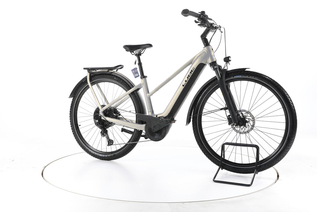 Cube Touring Hybrid Pro 625 Trekking E-Bike - Image 2