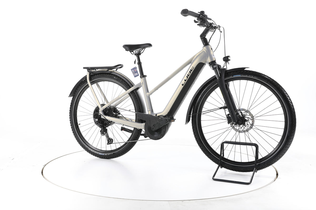 Cube Touring Hybrid Pro 625 Trekking E-Bike - Image 2