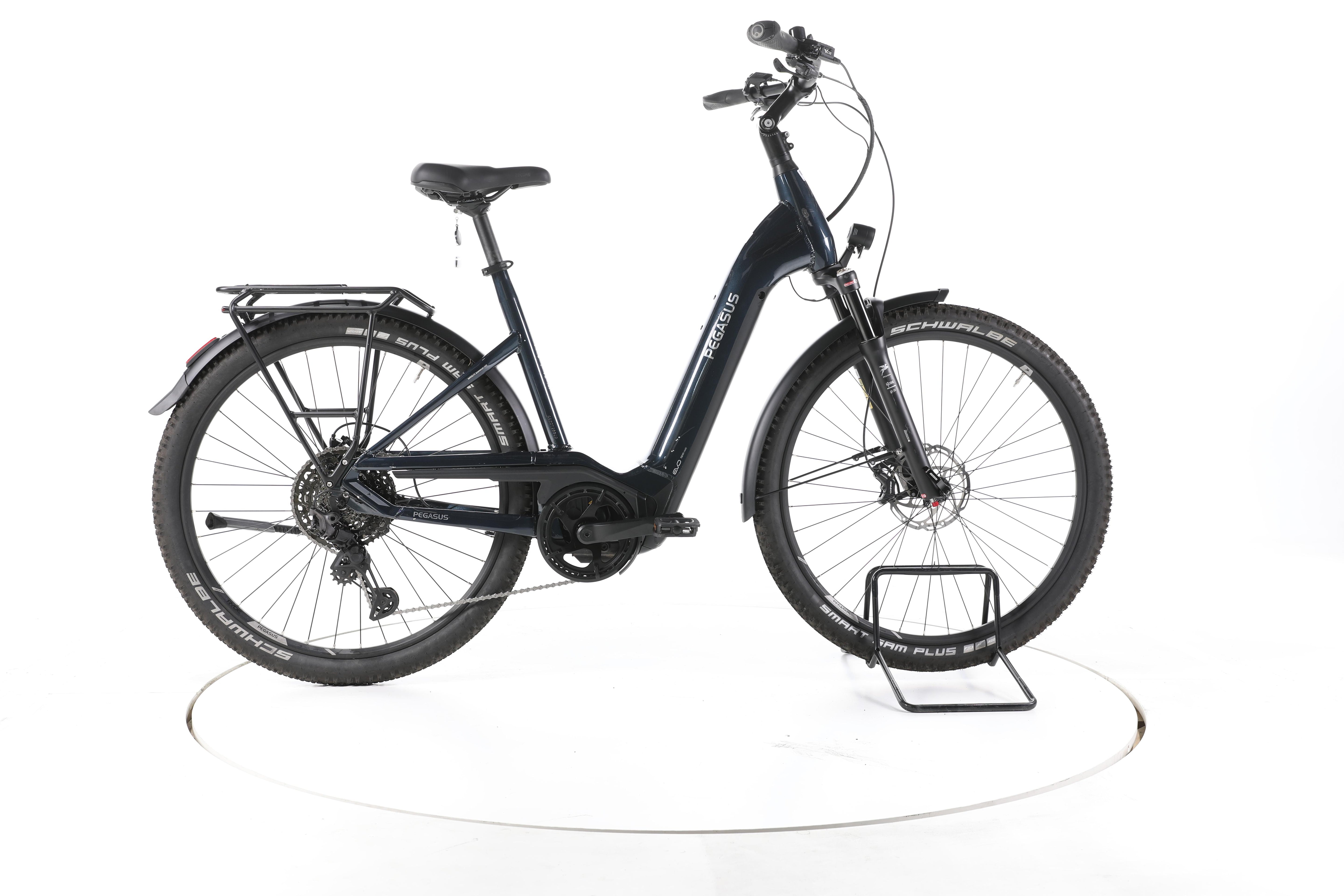 Pegasus Premio EVO 11 " 40 Years" Trekking E-Bike Tiefeinsteiger - Image 1