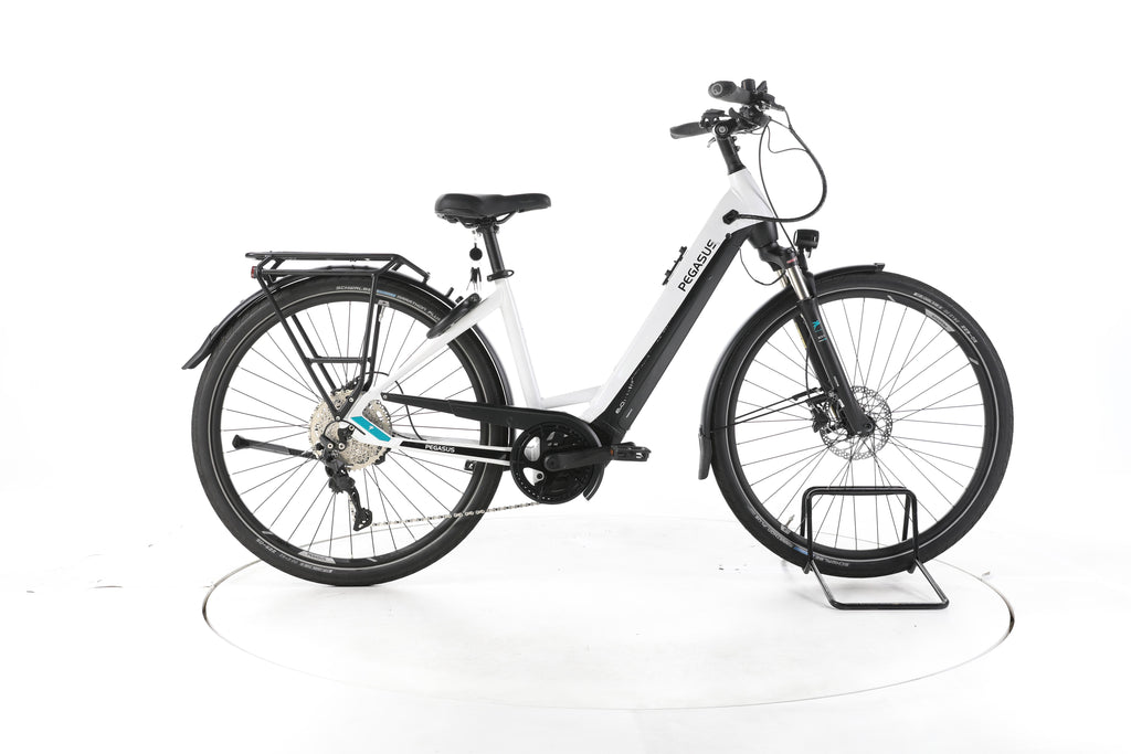 Pegasus Premio EVO 10 Lite Trekking E-Bike Tiefeinsteiger - Image 1