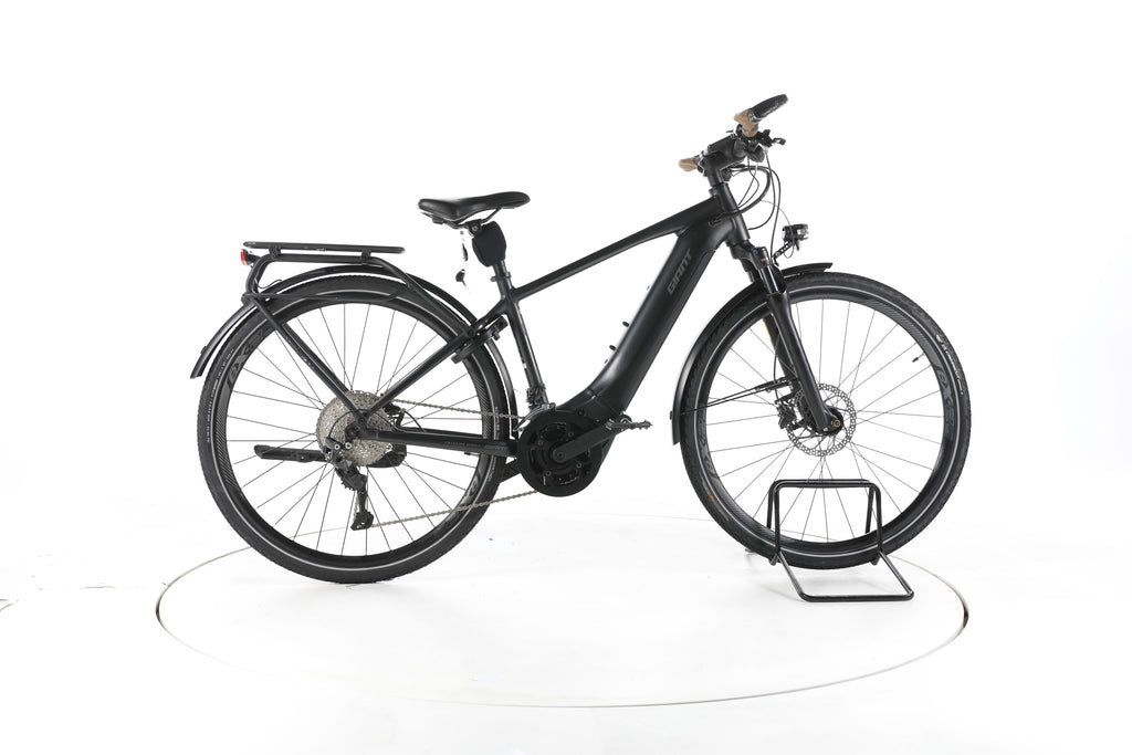 Giant Explore E+ 1 Trekking E-Bike - Image 1