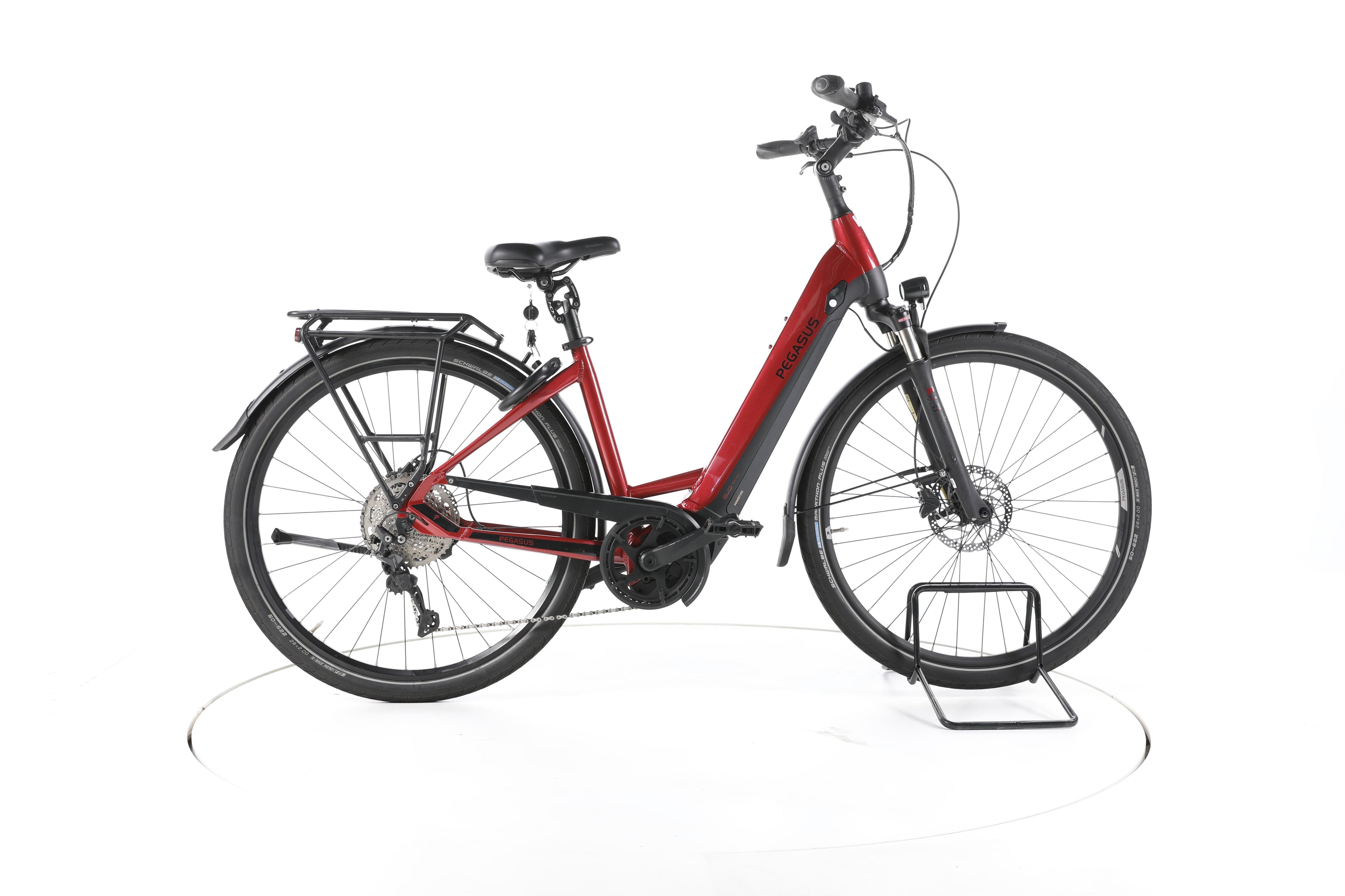 Pegasus Premio Evo 10 Lite Trekking E-Bike Tiefeinsteiger - Image 1