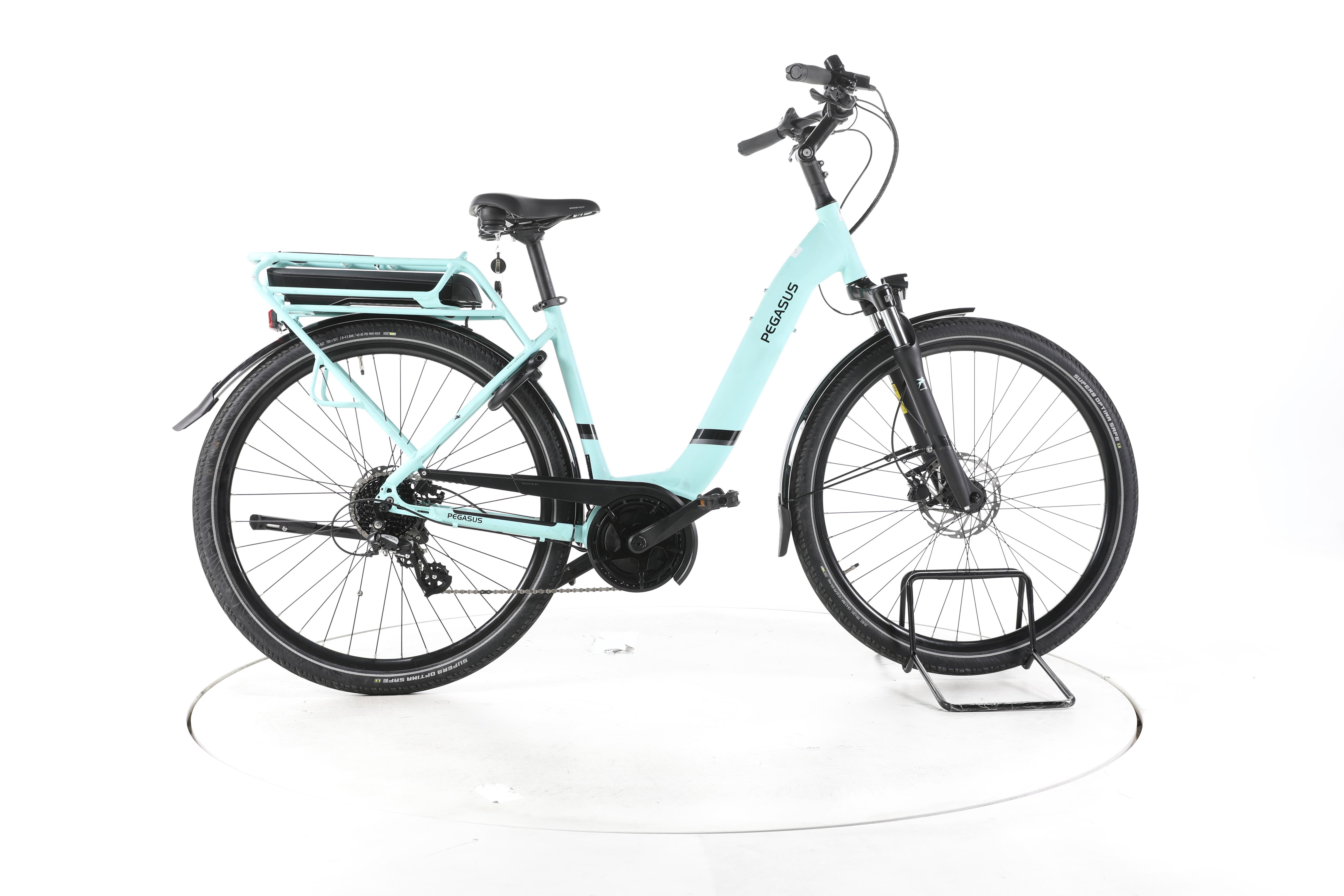 Pegasus Solero E8 Plus Trekking E-Bike Tiefeinsteiger - Image 1