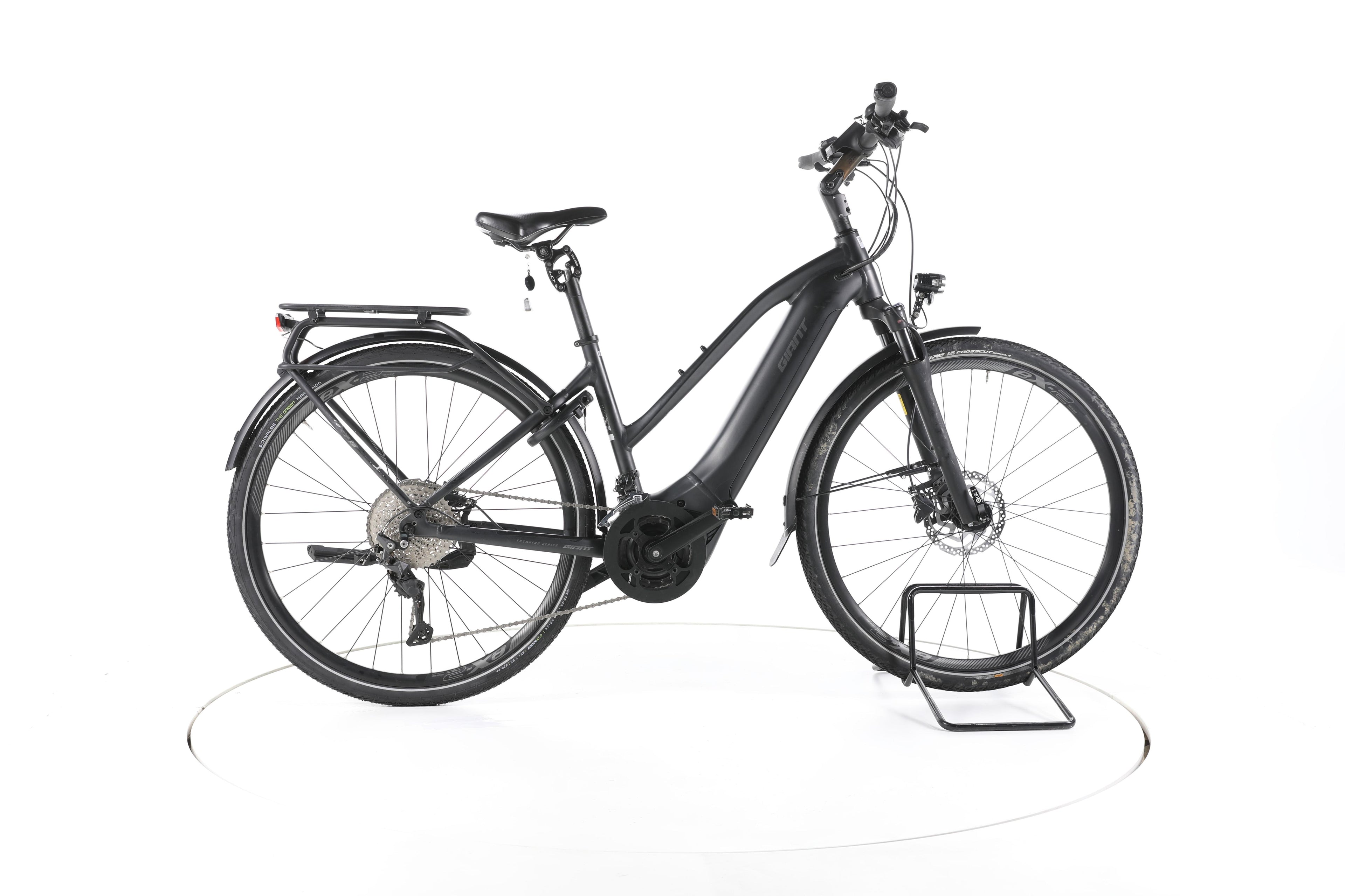 Giant Explore E+ 1 Trekking E-Bike - Image 1