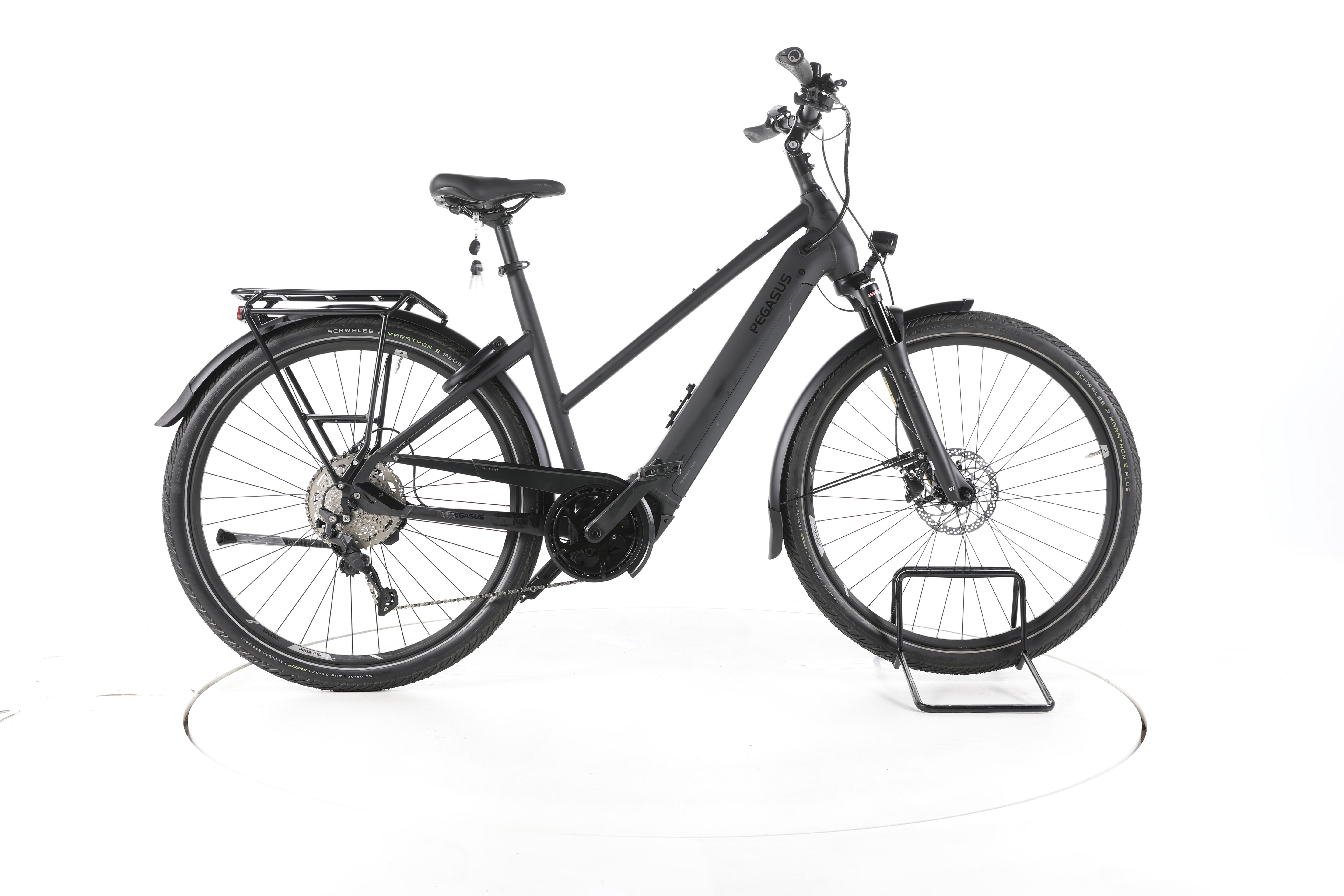 Pegasus Premio EVO 10 Lite Trekking E-Bike Tiefeinsteiger - Image 1