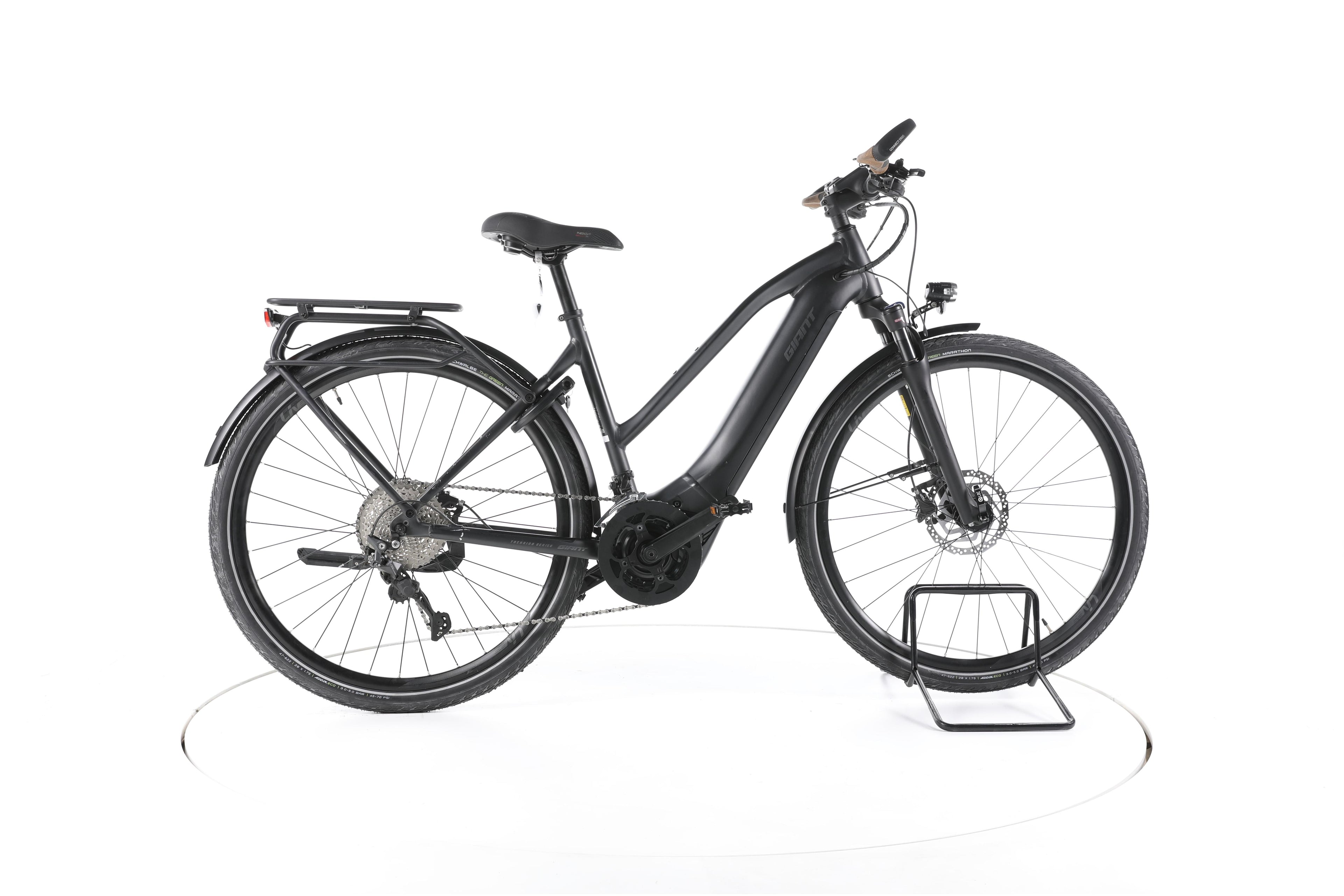 Giant Explore E+ 1 Trekking E-Bike - Image 1