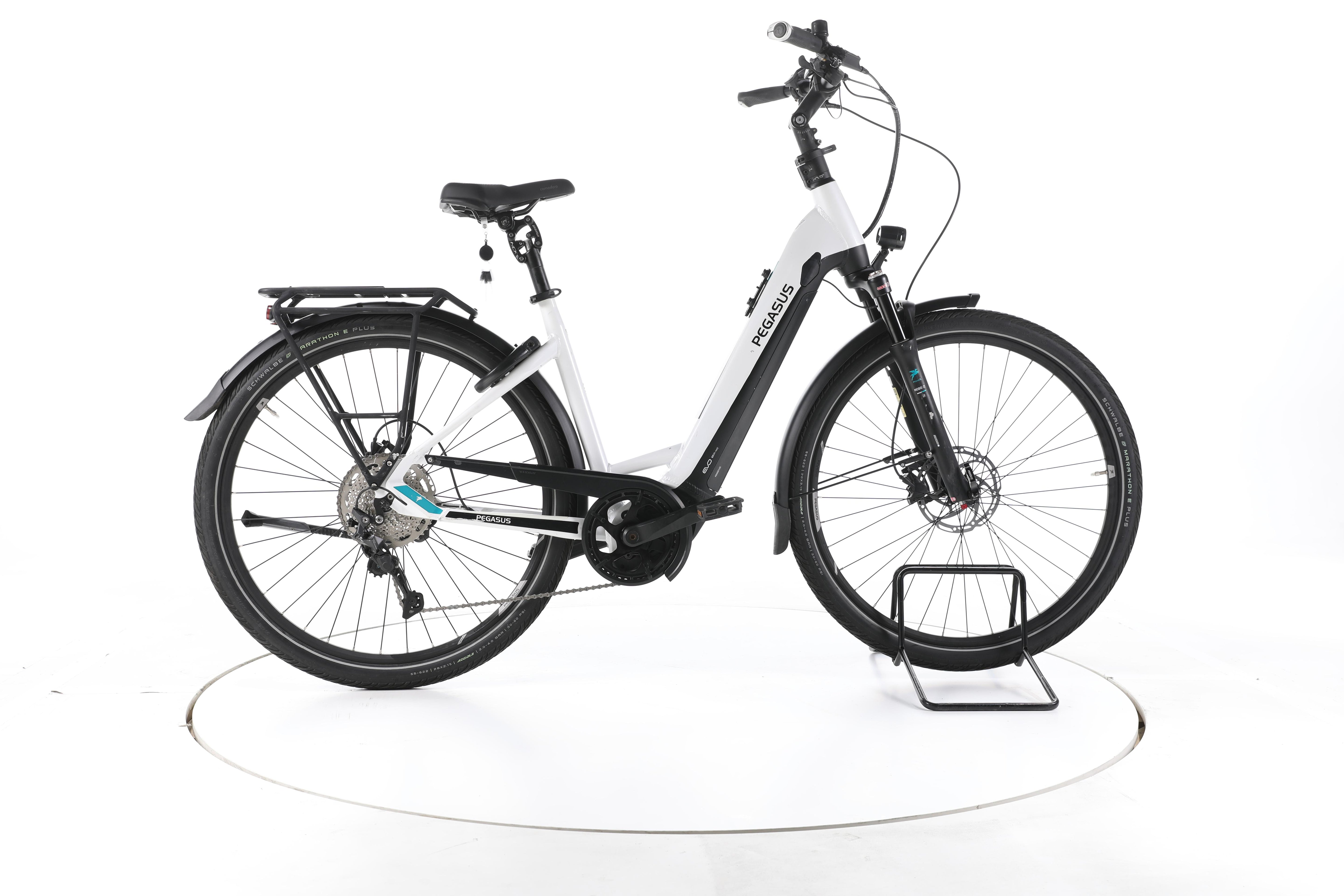 Pegasus Premio Evo Lite Comfort Trekking E-Bike Tiefeinsteiger - Image 1