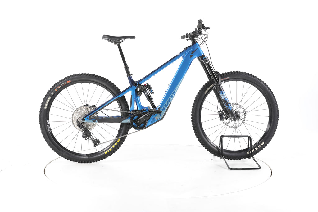 Pivot Cycles Shuttle LT E-Bike Fully Carbon - Image 1