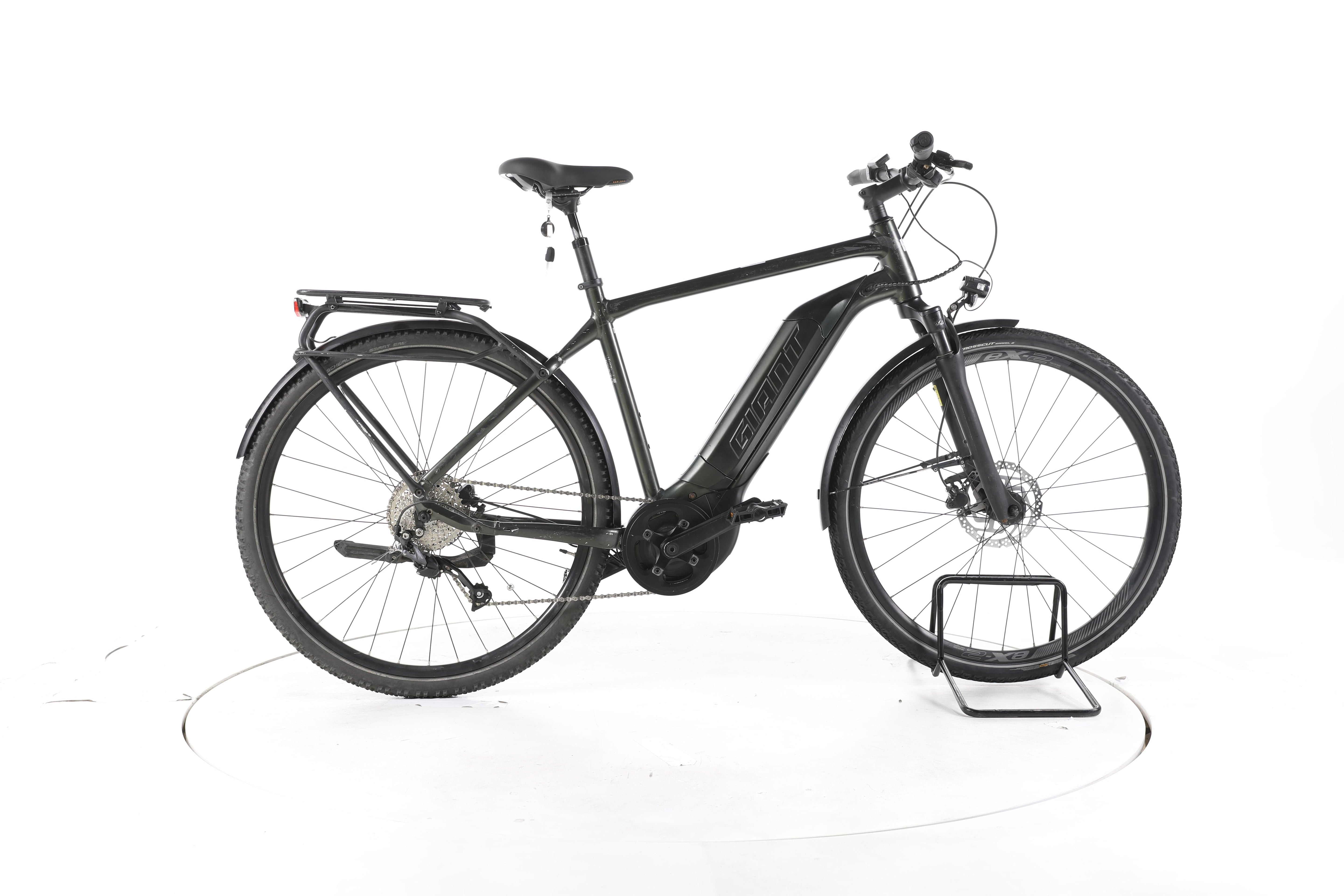 Giant Explore E+ 3 Trekking E-Bike - Image 1
