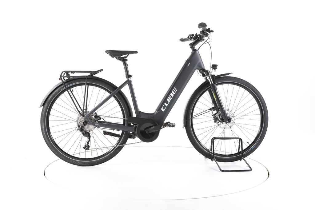 Cube Touring Hybrid ONE Trekking E-Bike Tiefeinsteiger 2023 - Image 1