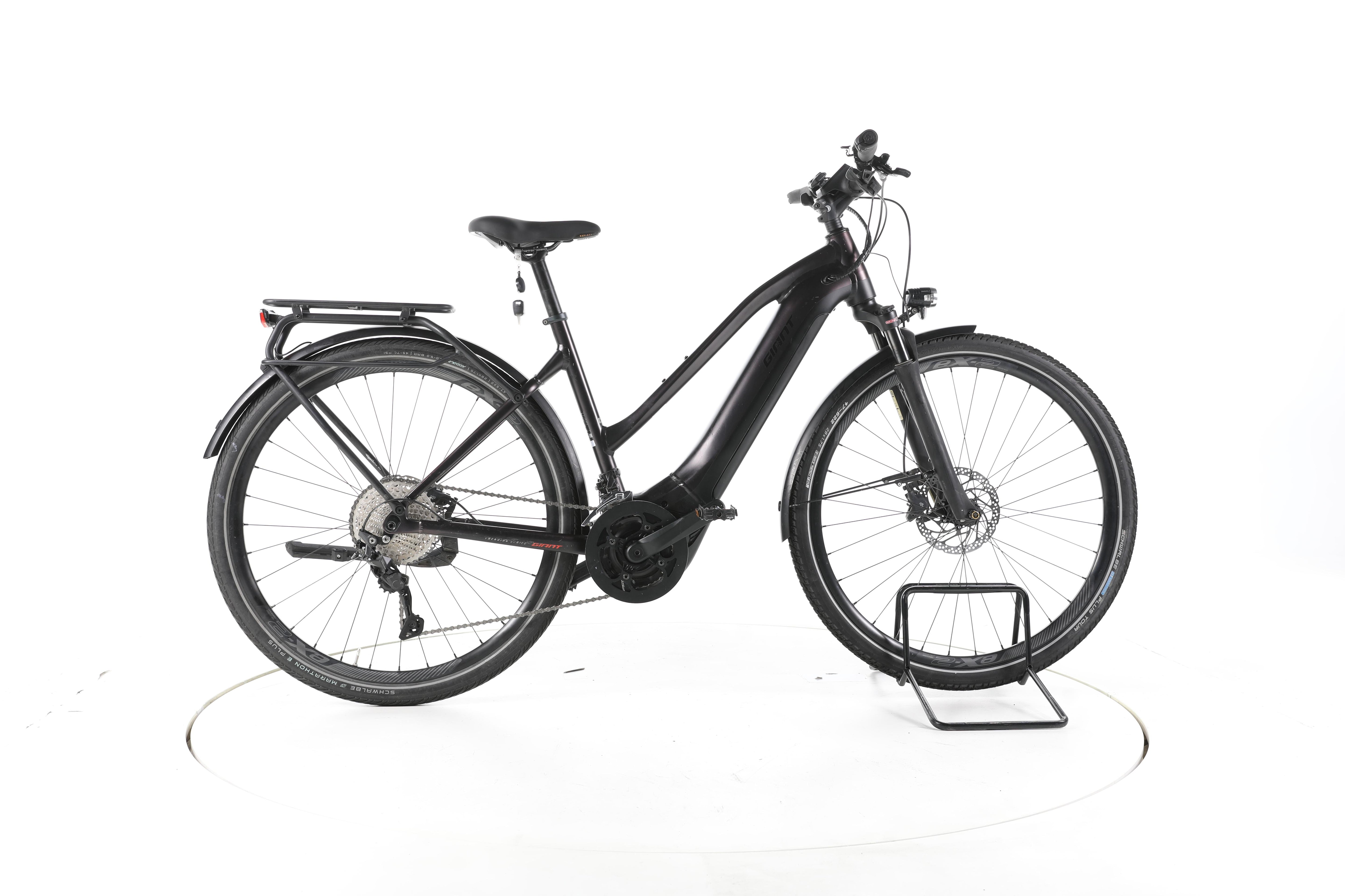 Giant Explore E+ Pro 1 Trekking E-Bike - Image 1