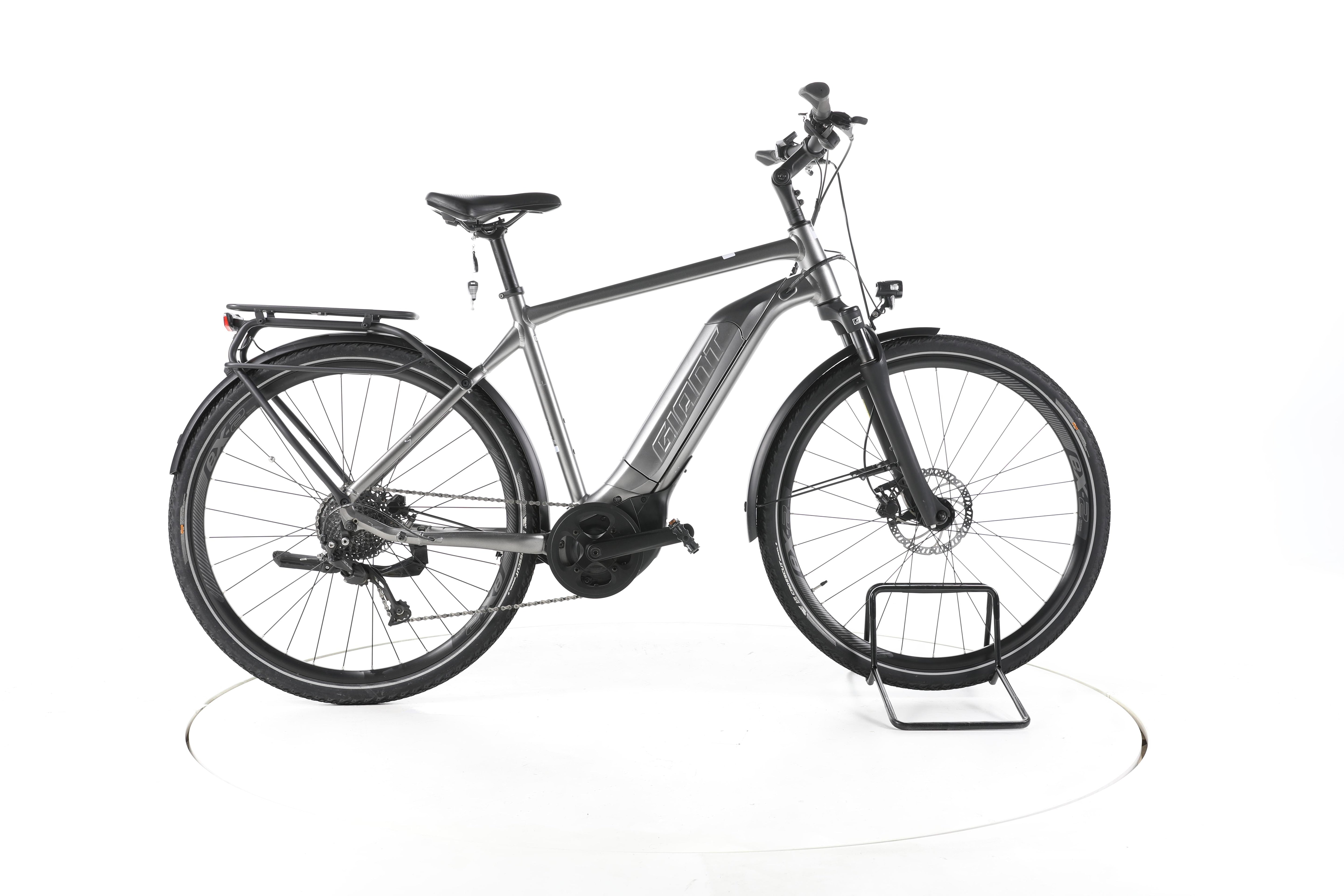 Giant Explore E+ 3 Trekking E-Bike - Image 1