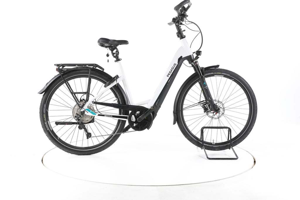 Pegasus Premio Evo 10 Lite Comfort Trekking E-Bike Tiefeinsteiger - Image 1