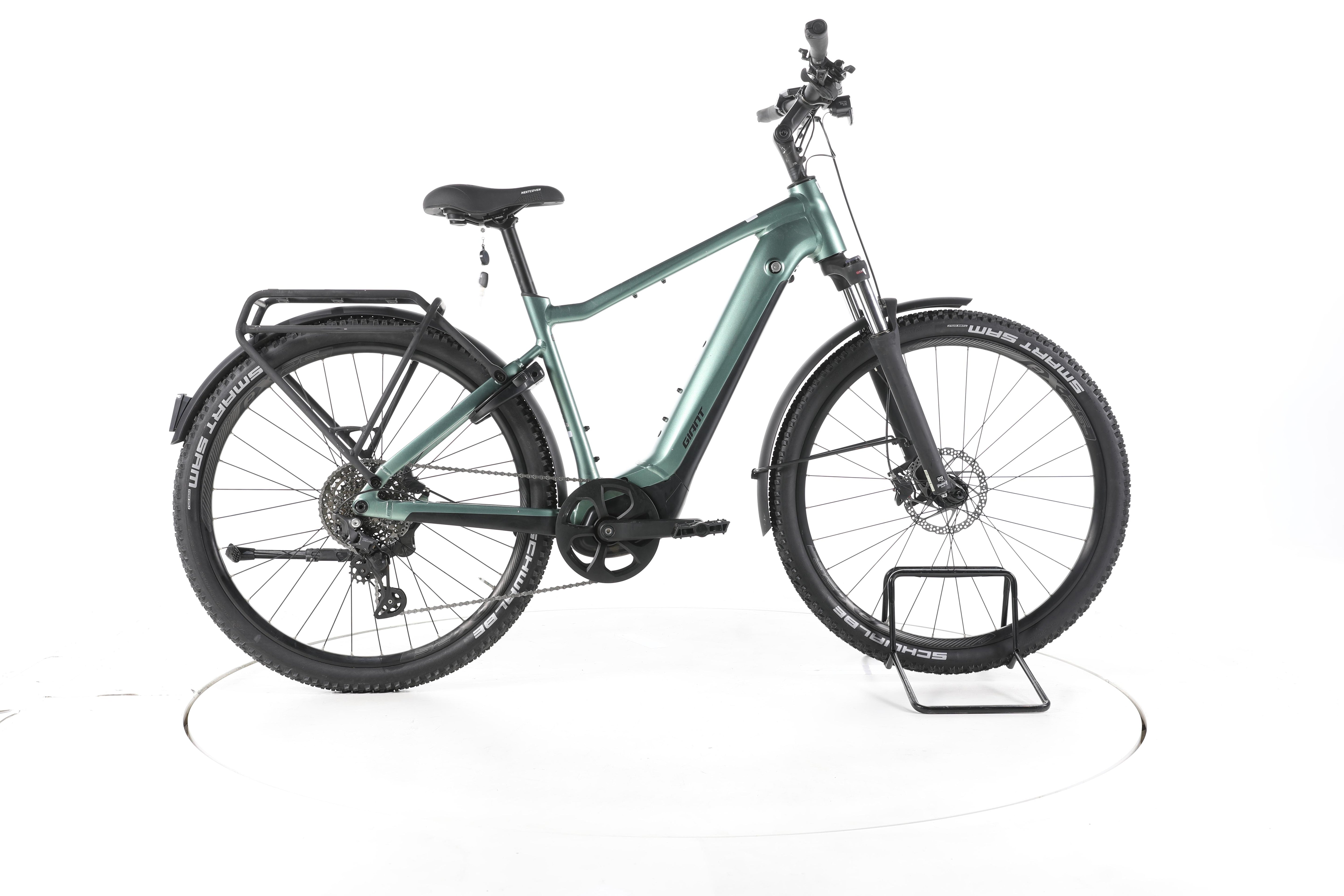 Giant Explore E+ 1 Trekking E-Bike - Image 1
