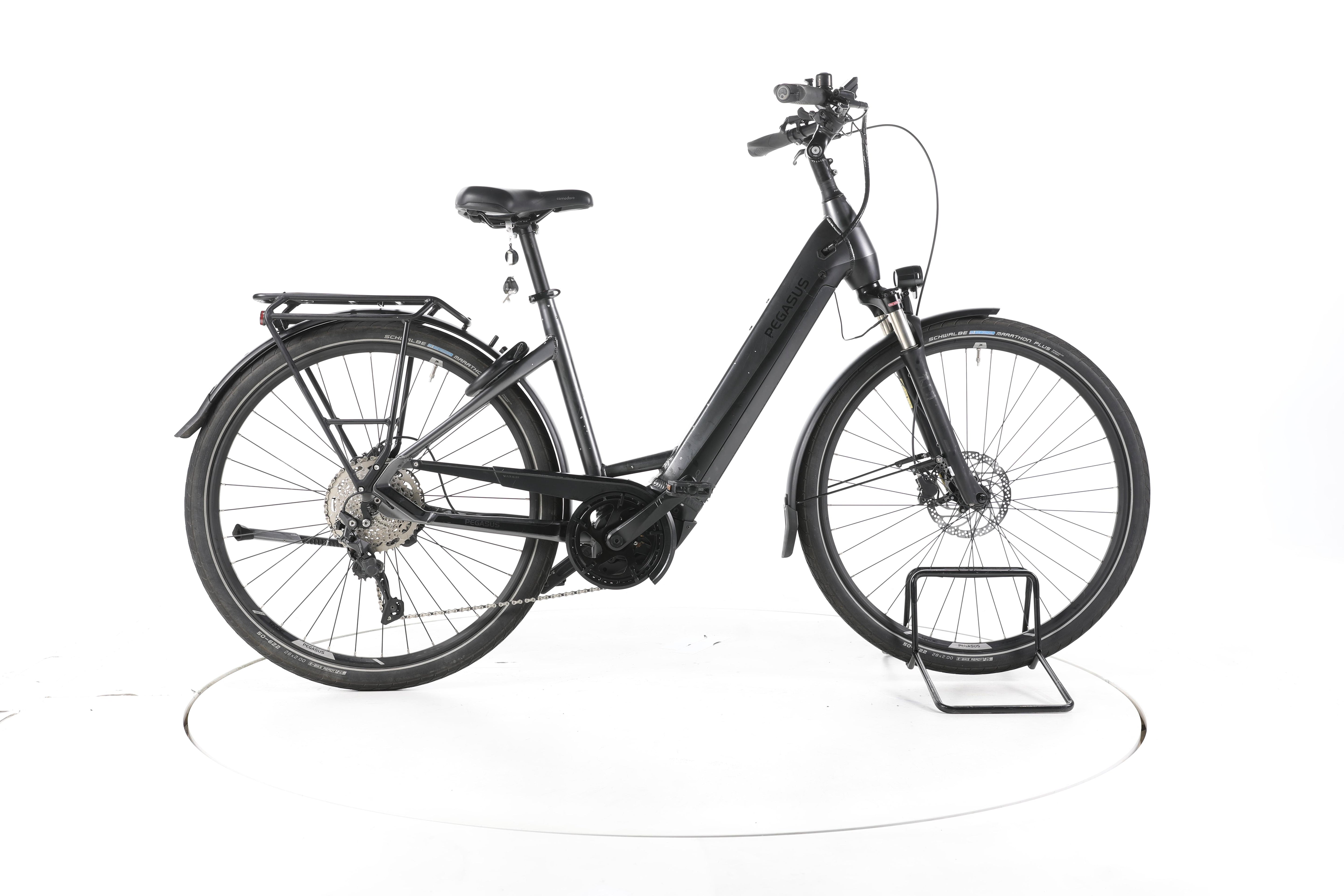 Pegasus Premio Evo 10 Lite Trekking E-Bike Tiefeinsteiger - Image 1