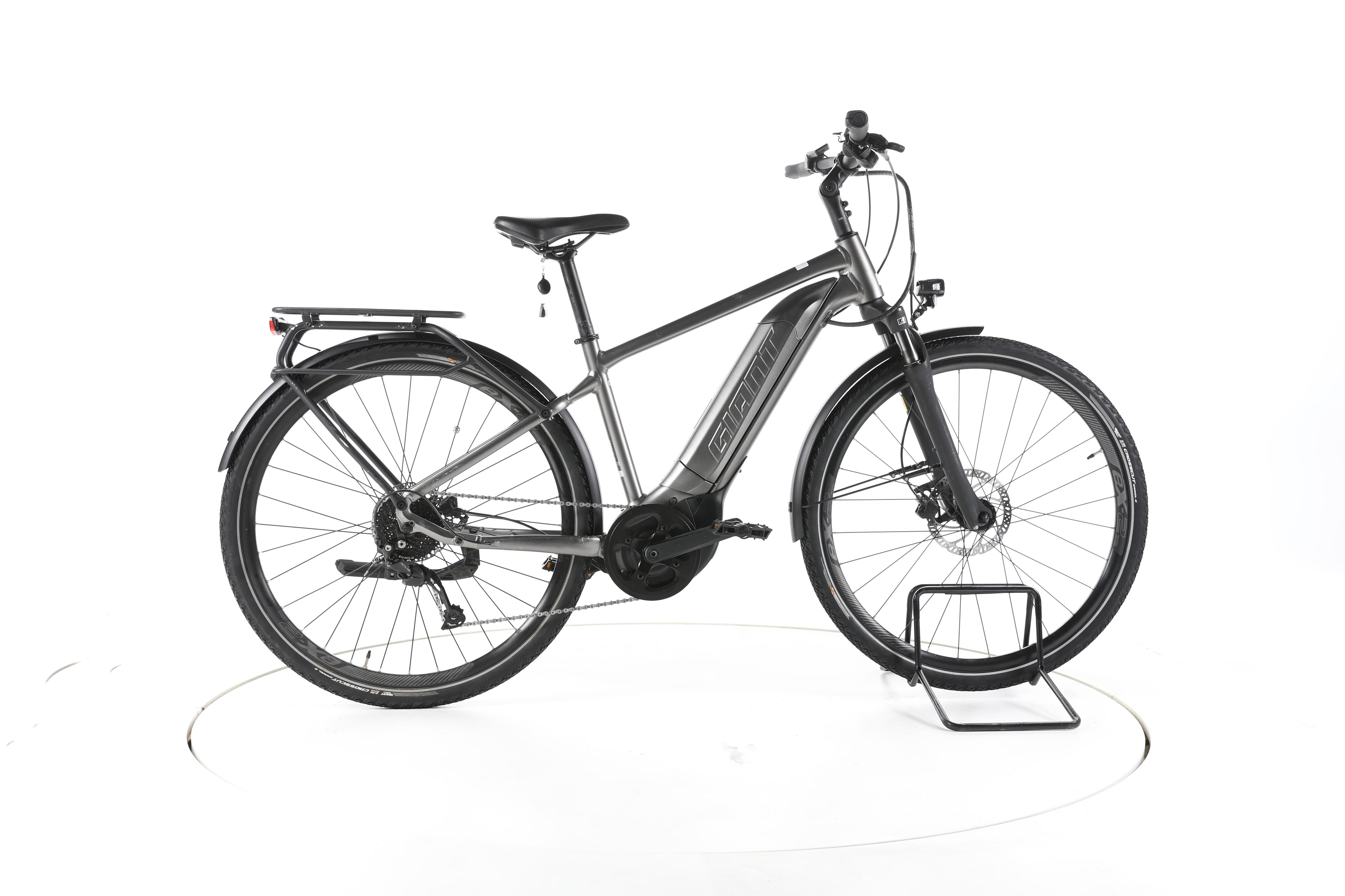 Giant Explore E+ 3 Trekking E-Bike - Image 1