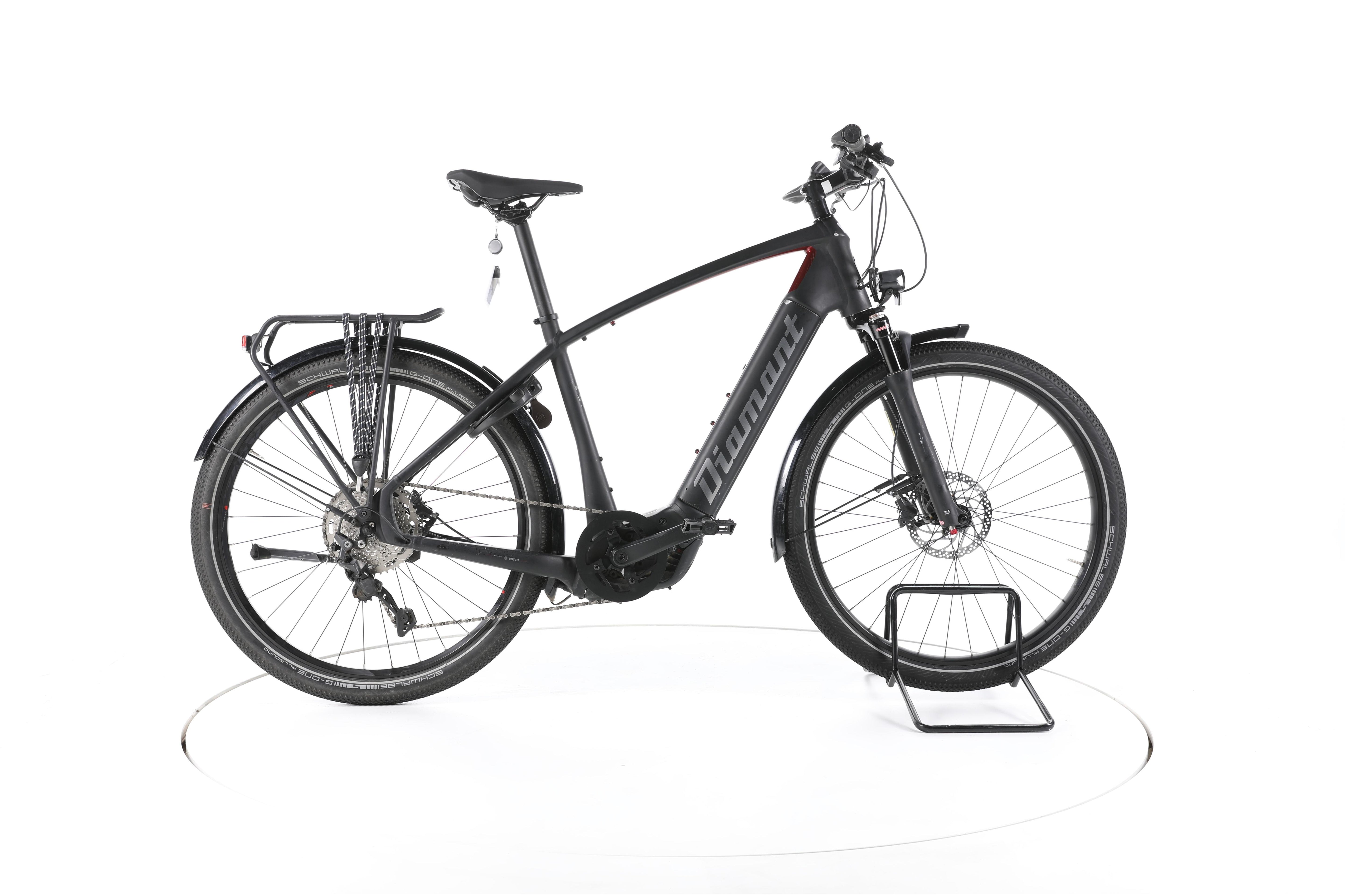 Diamant Zouma Deluxe+ Trekking E-Bike - Image 1