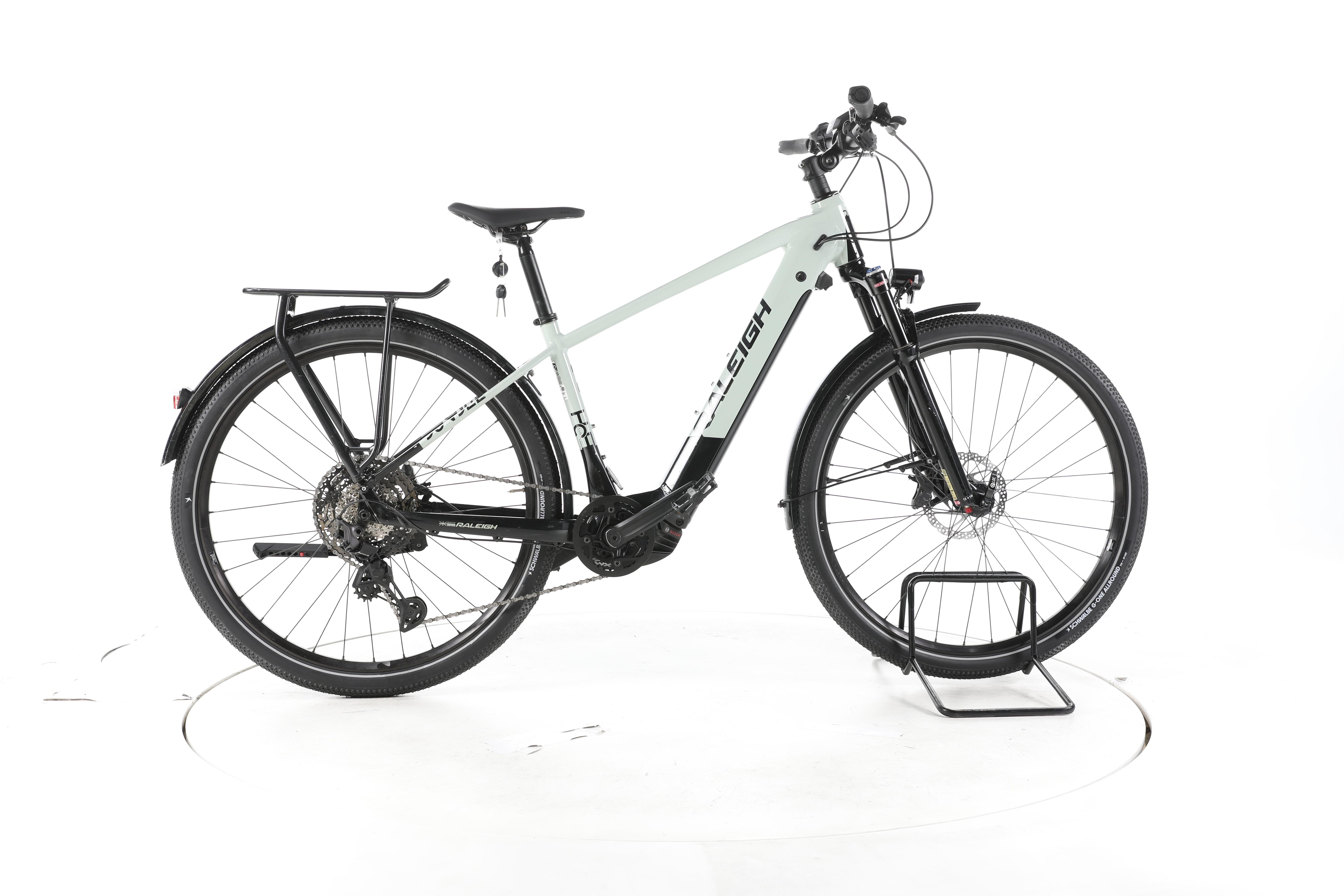 Raleigh Dundee 11 Trekking E-Bike - Image 1