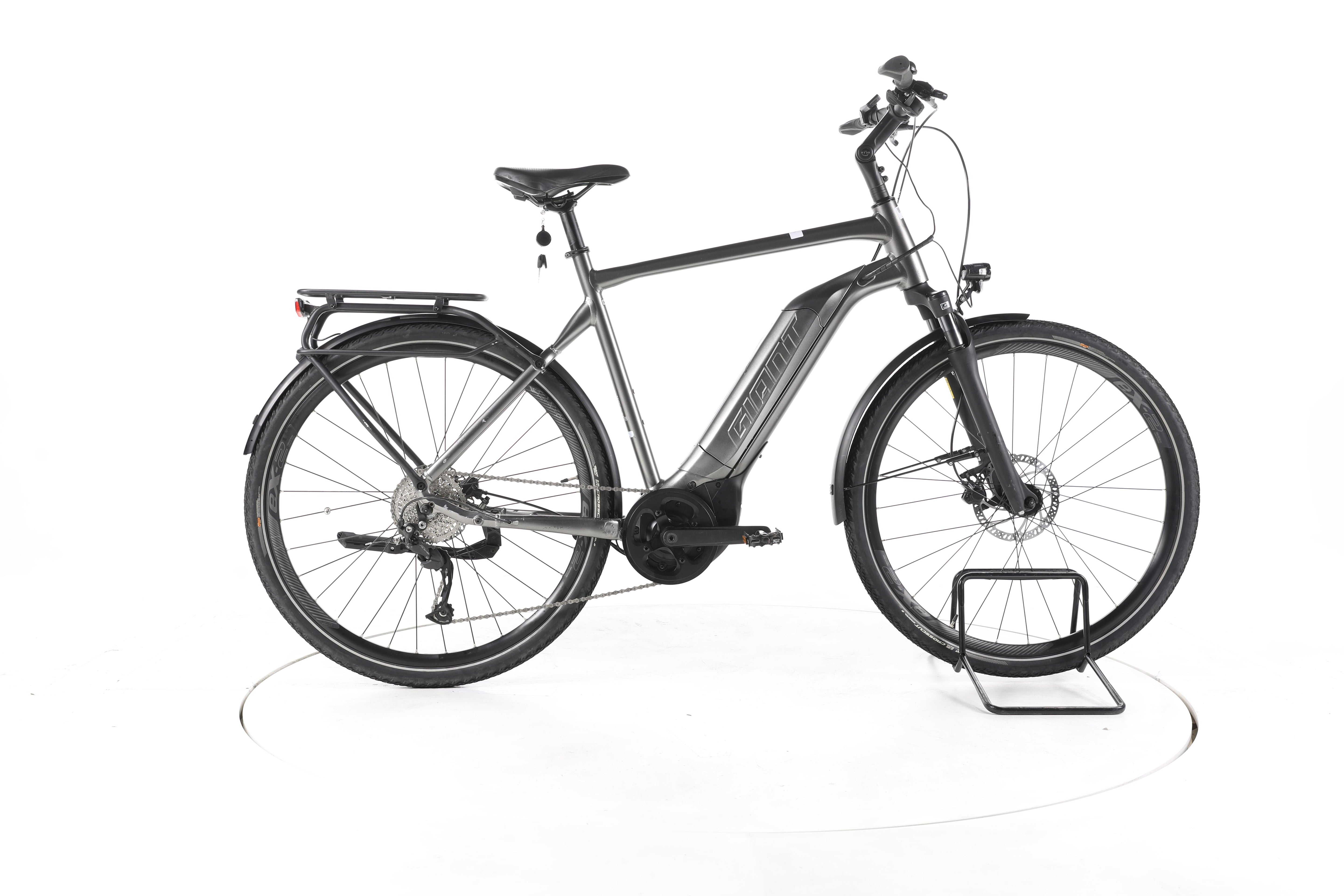 Giant Explore E+ 3 DD Trekking E-Bike - Image 1