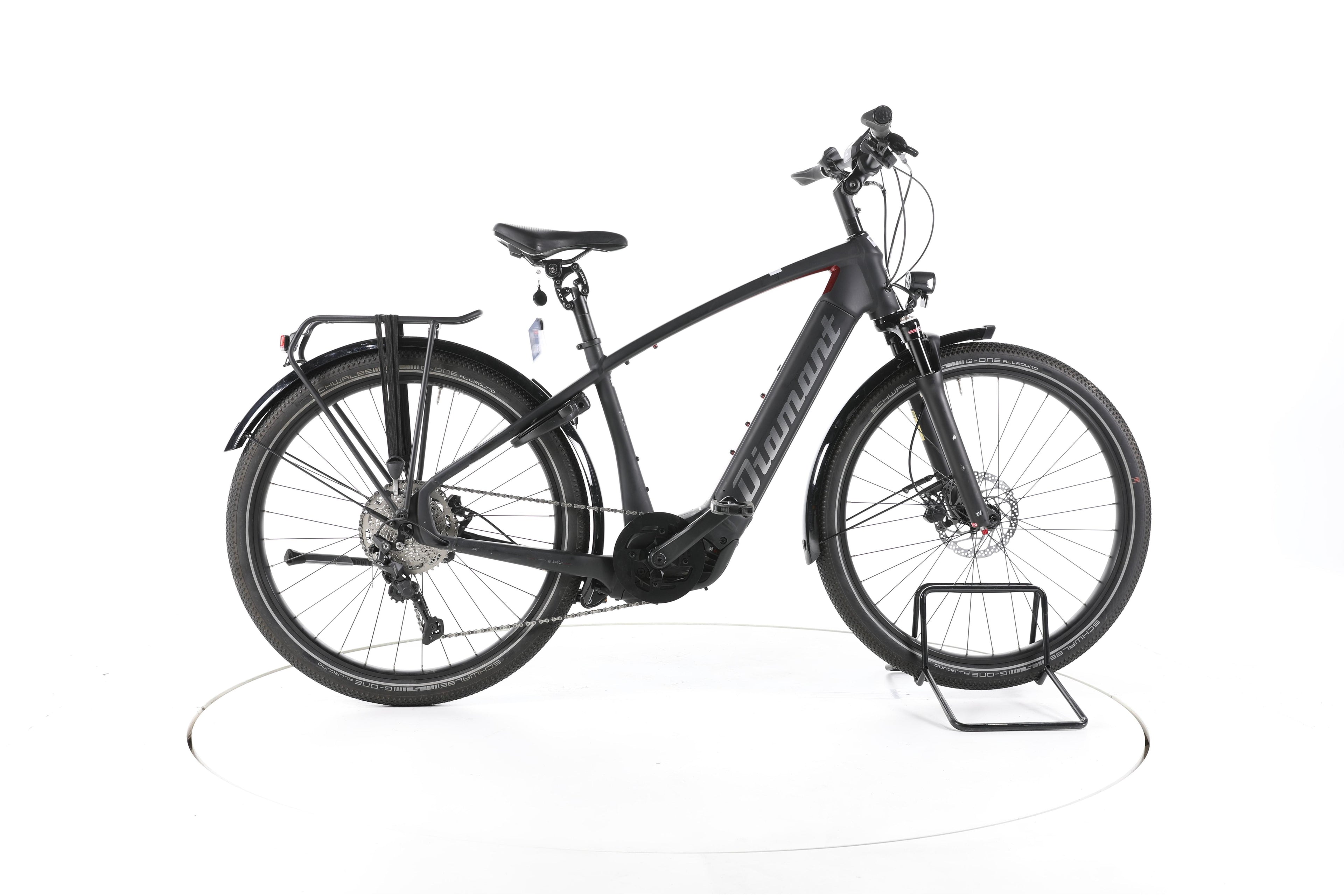 Diamant Zouma Deluxe+ Trekking E-Bike - Image 1