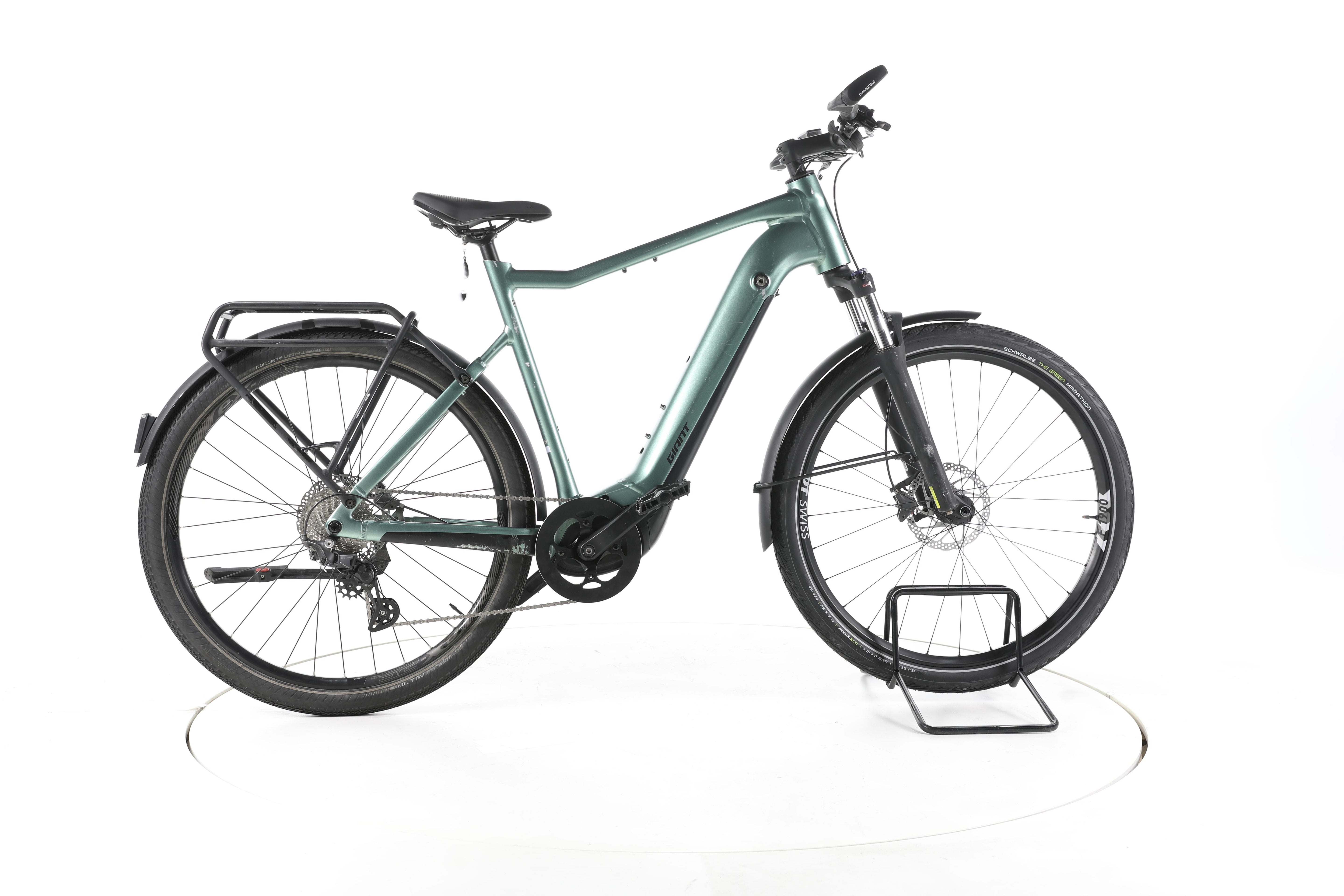 Giant Explore E+ 1 Trekking E-Bike - Image 1