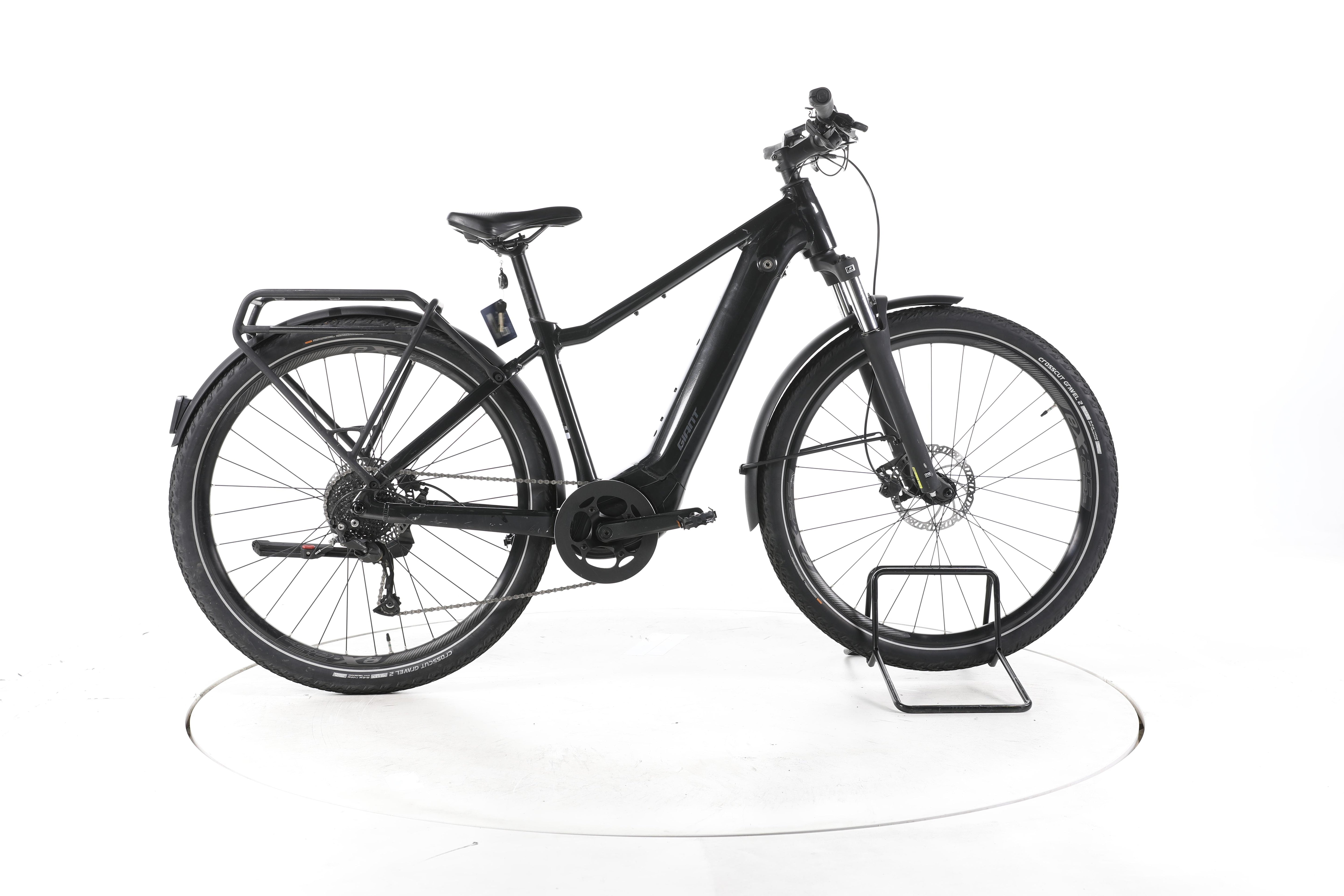 Giant Explore E+ 2 Trekking E-Bike - Image 1