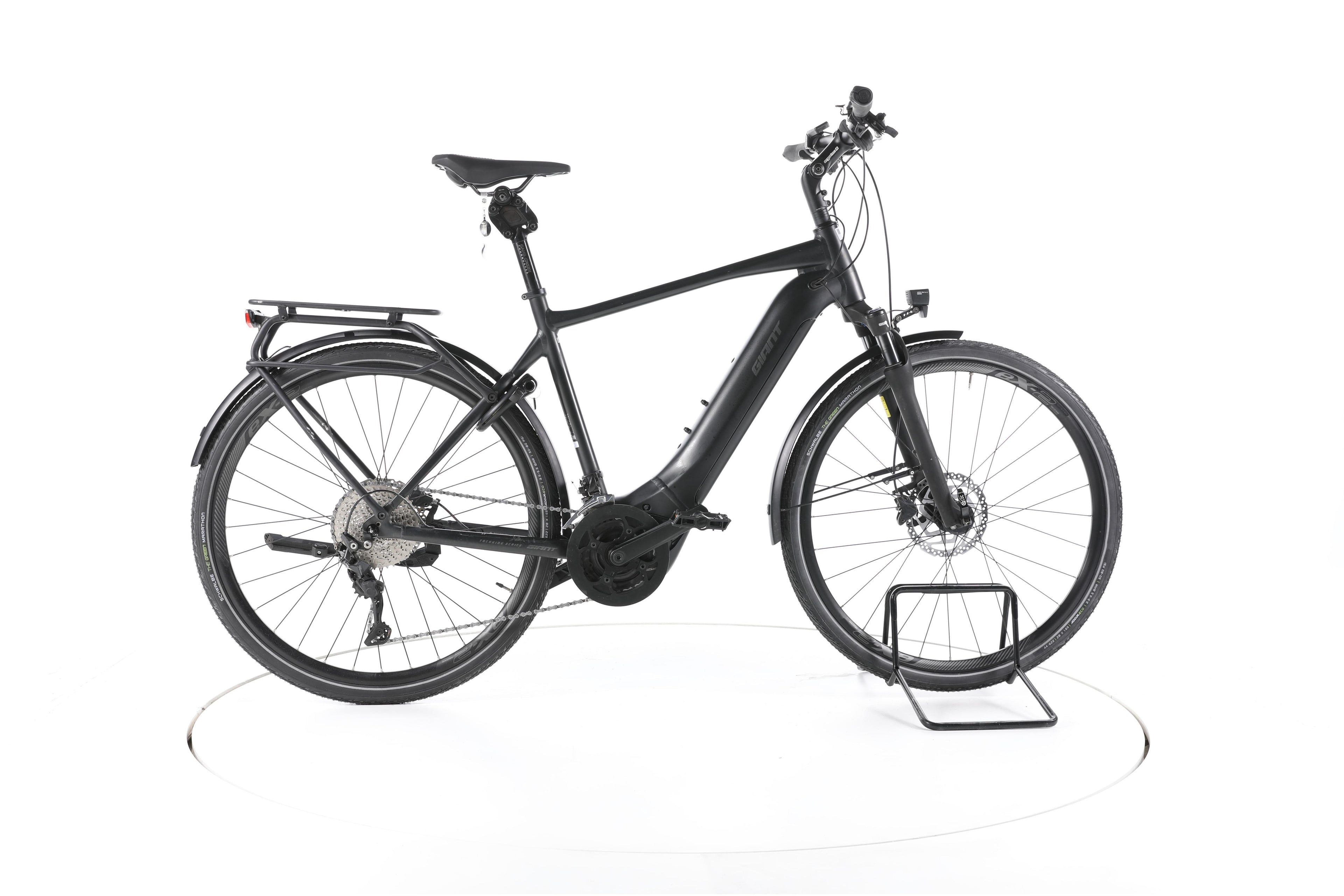 Giant Explore E+ 1 Trekking E-Bike - Image 1