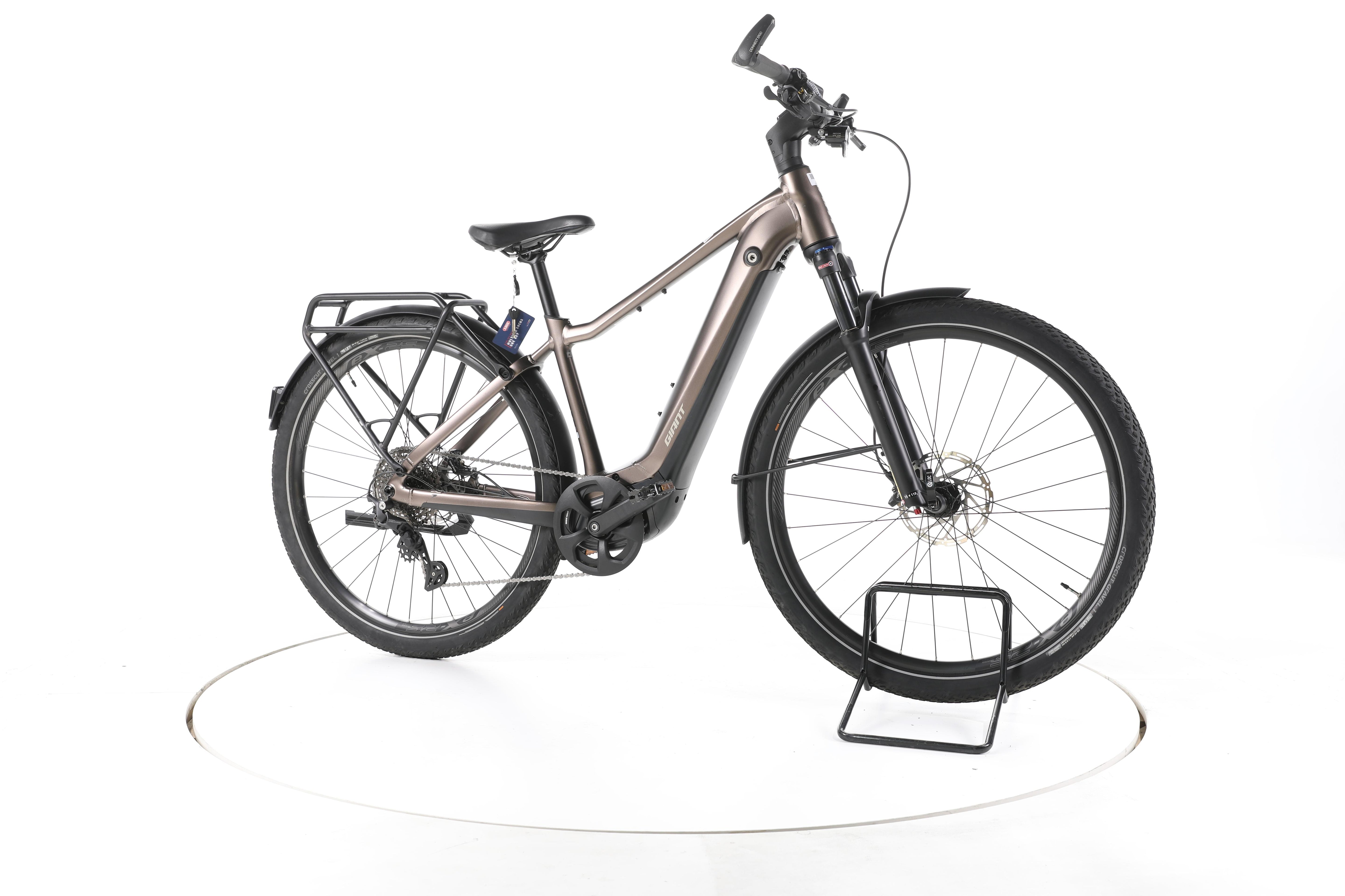 Giant Explore E+ Pro 1 Trekking E-Bike - Image 2