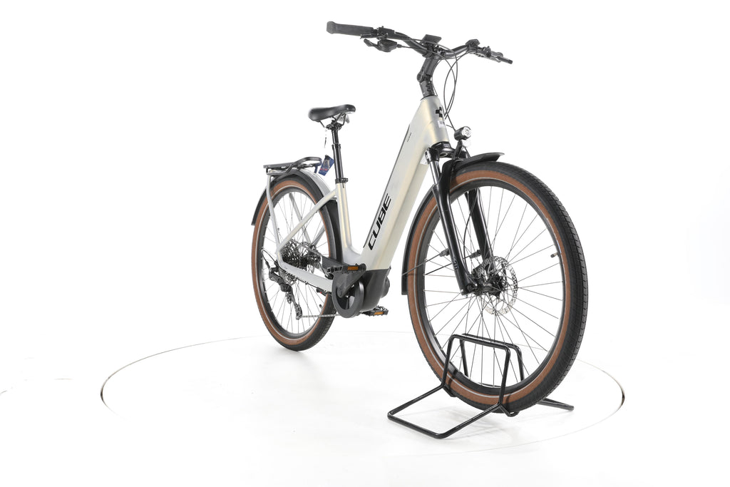 Cube Touring Hybrid Pro Trekking E-Bike Tiefeinsteiger 2024 - Image 3