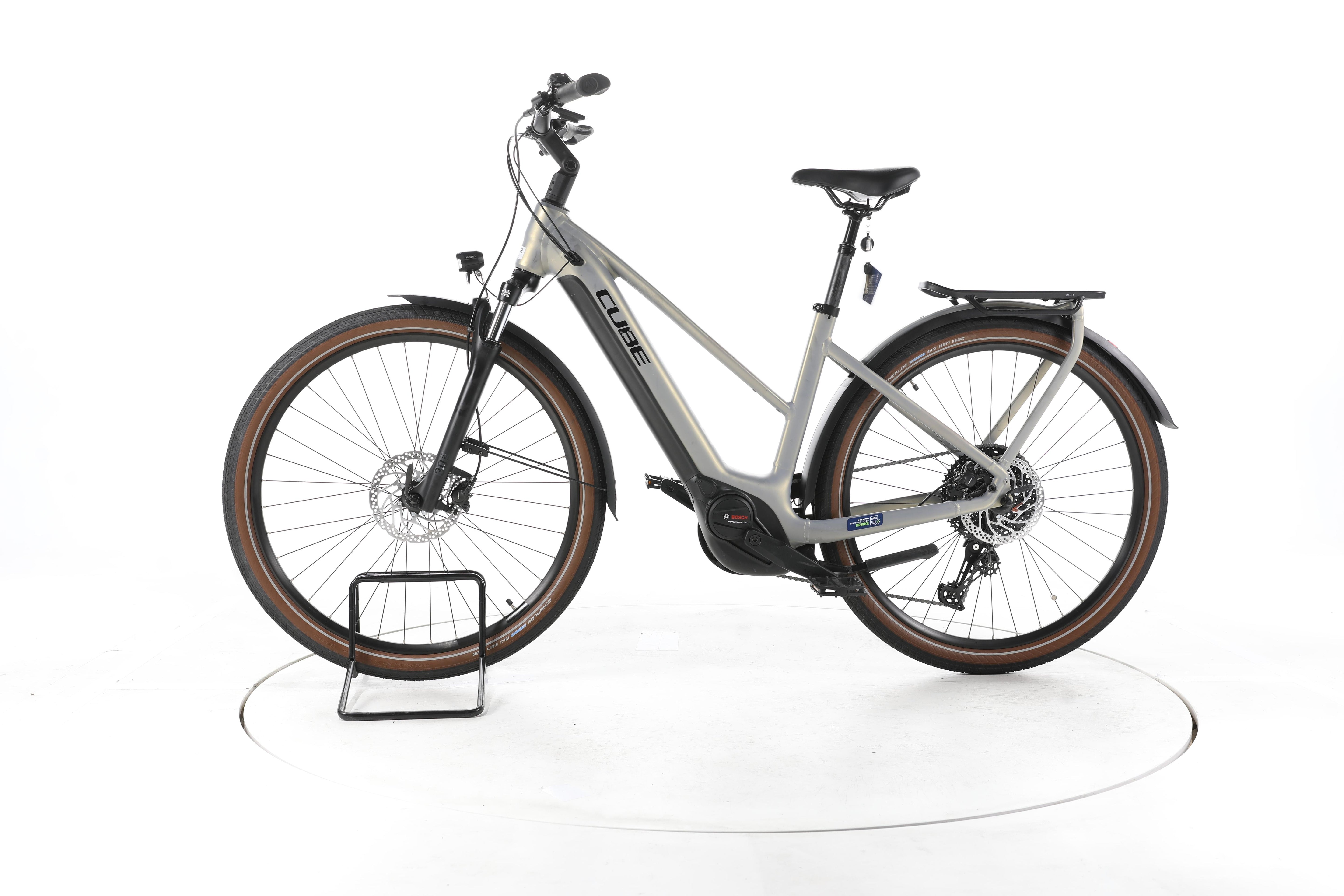 Cube Touring Hybrid Pro Trekking E-Bike - Image 7