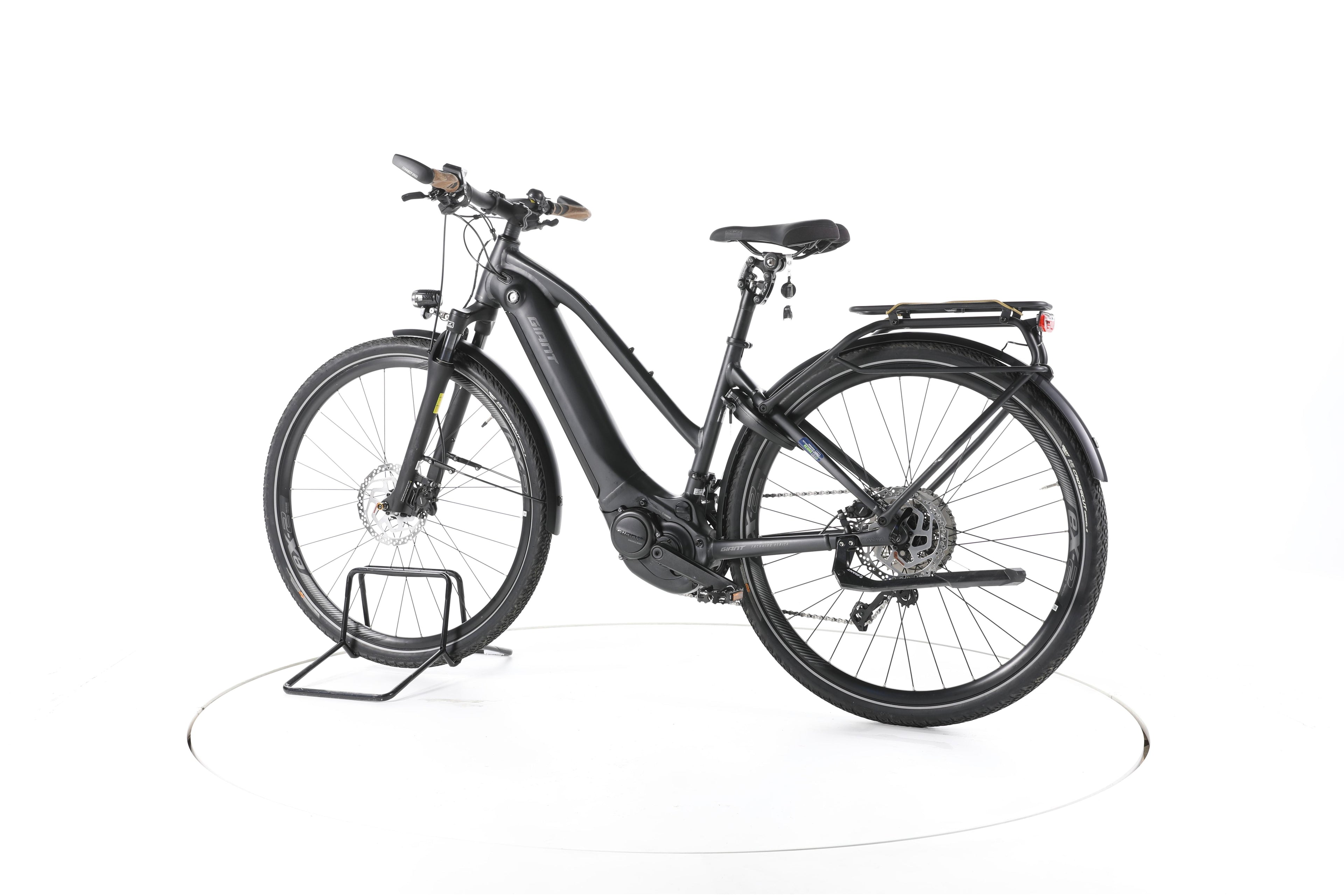 Giant Explore E+ 1 Trekking E-Bike - Image 8