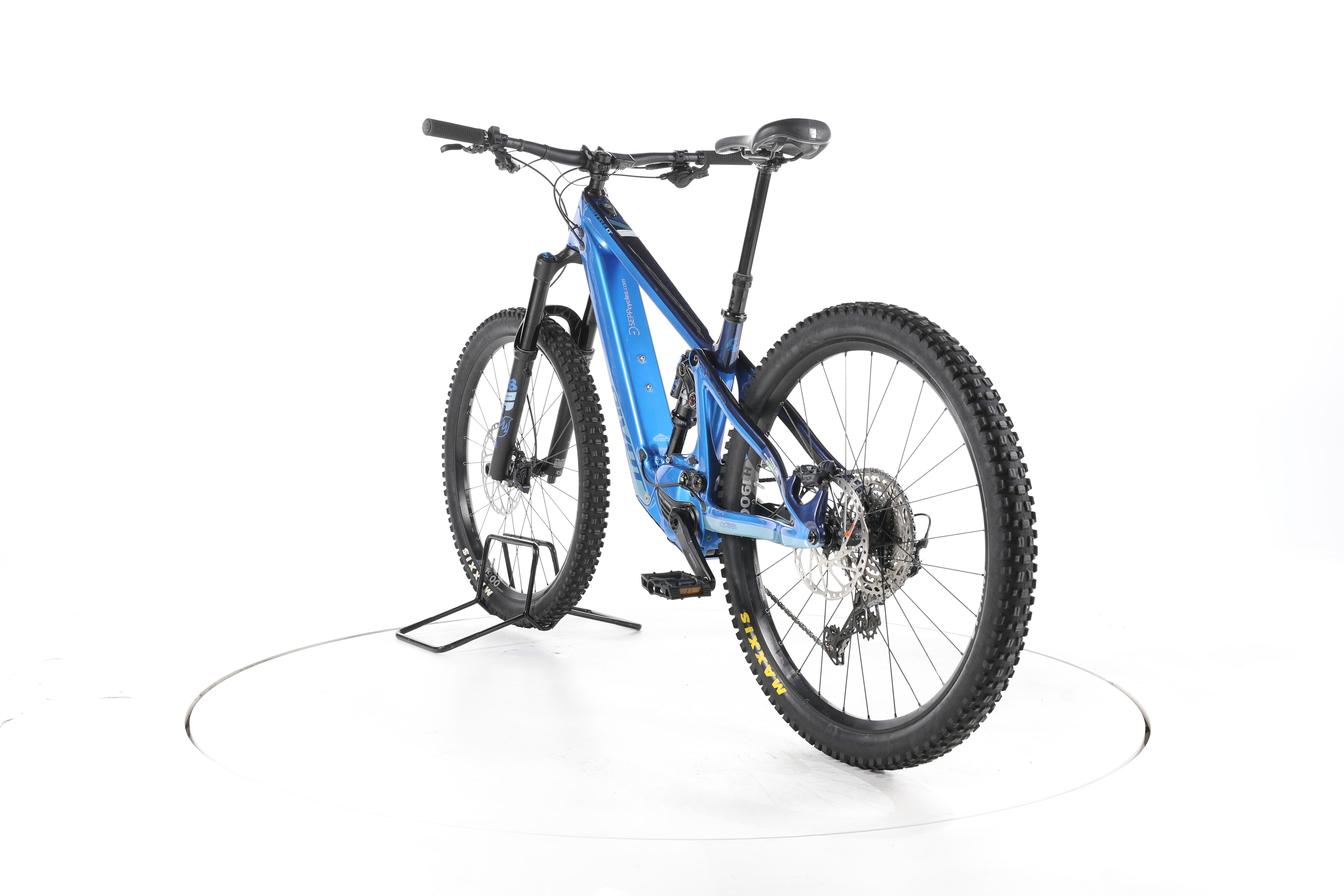 Pivot Cycles Shuttle LT E-Bike Fully Carbon - Image 9