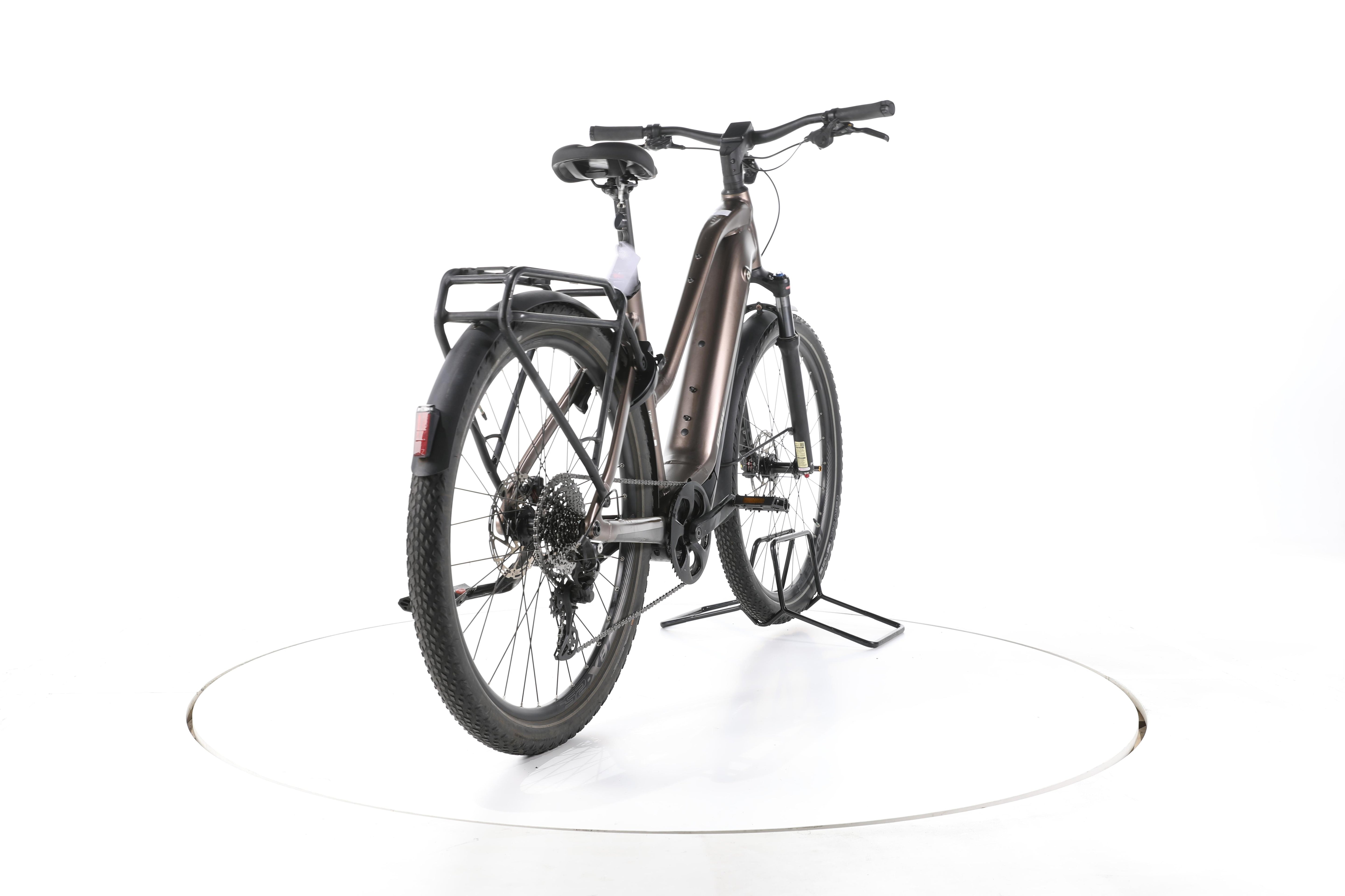 Giant Explore E+ Pro 1 Trekking E-Bike - Image 11