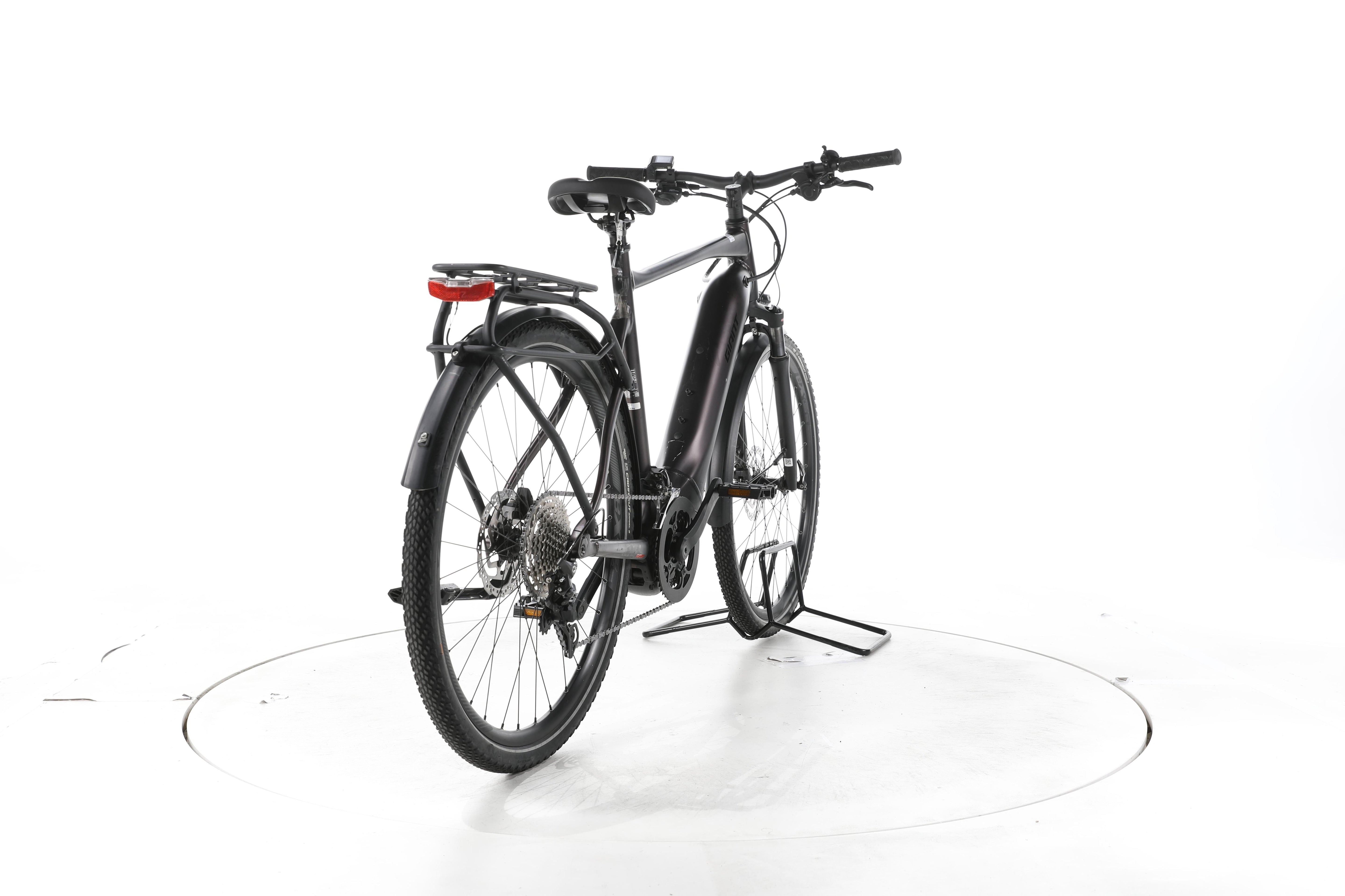 Giant Explore E+ Pro 1 Trekking E-Bike - Image 11