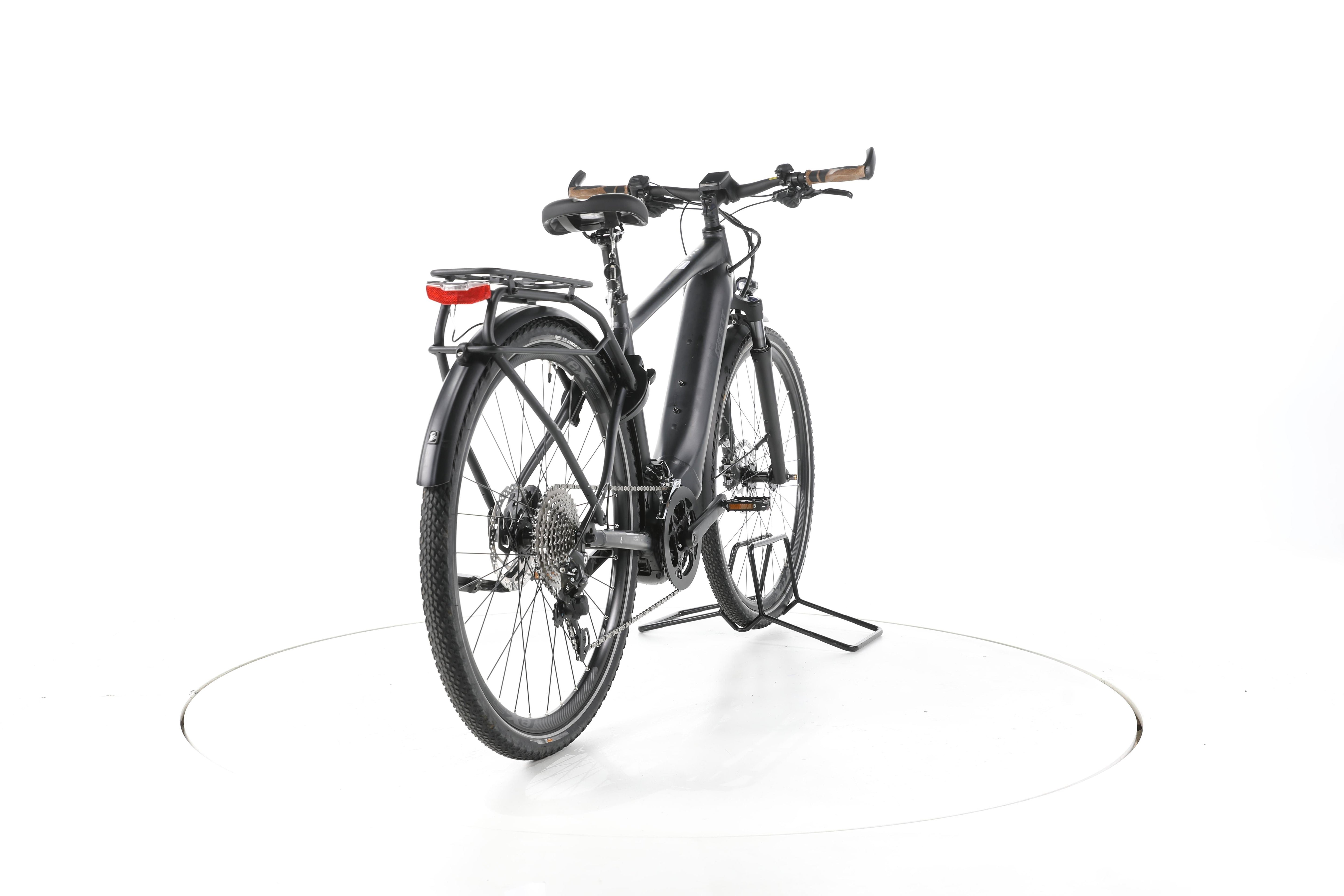 Giant Explore E+ 1 Trekking E-Bike - Image 11