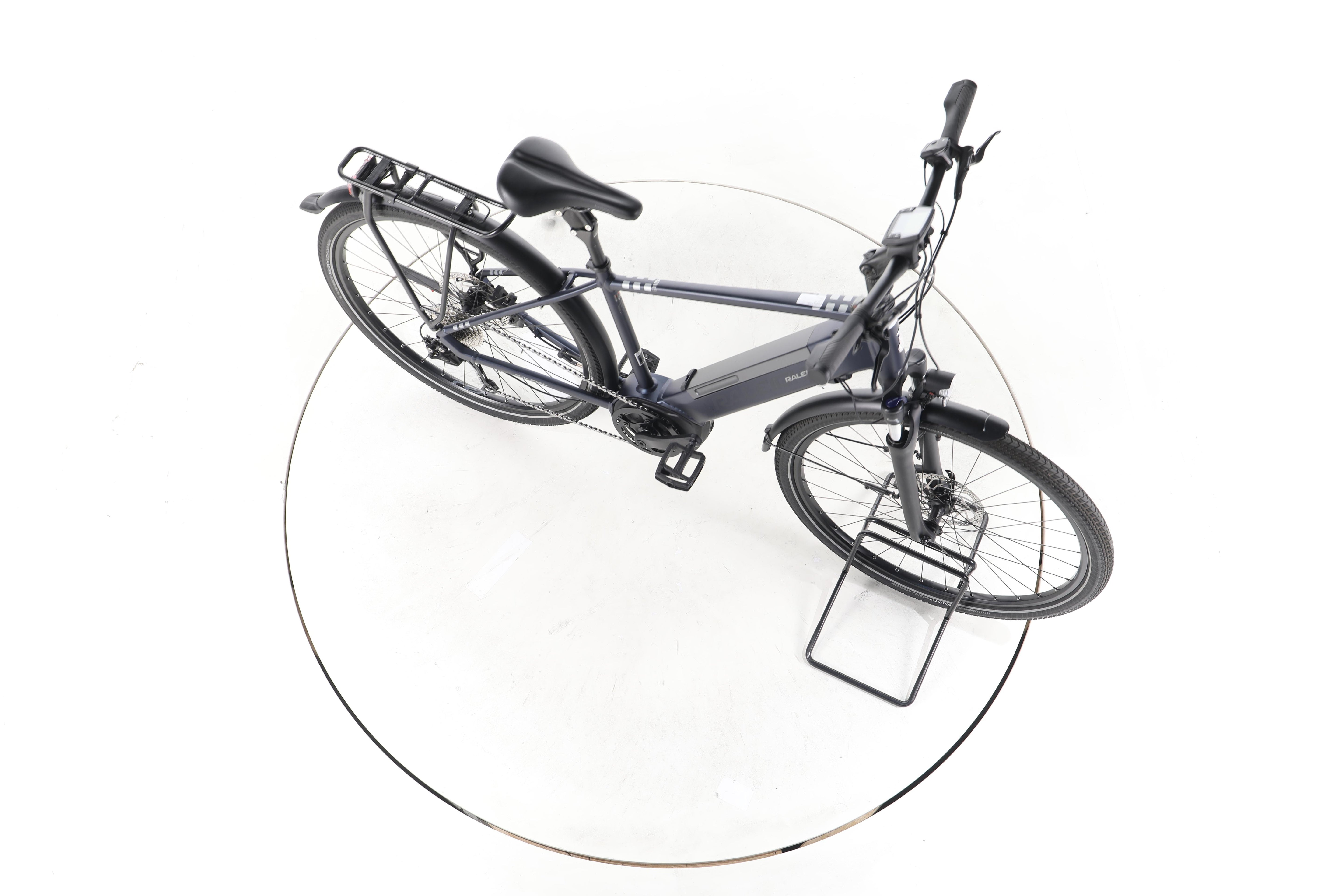 Raleigh Kent 9 Trekking E-Bike - Image 14