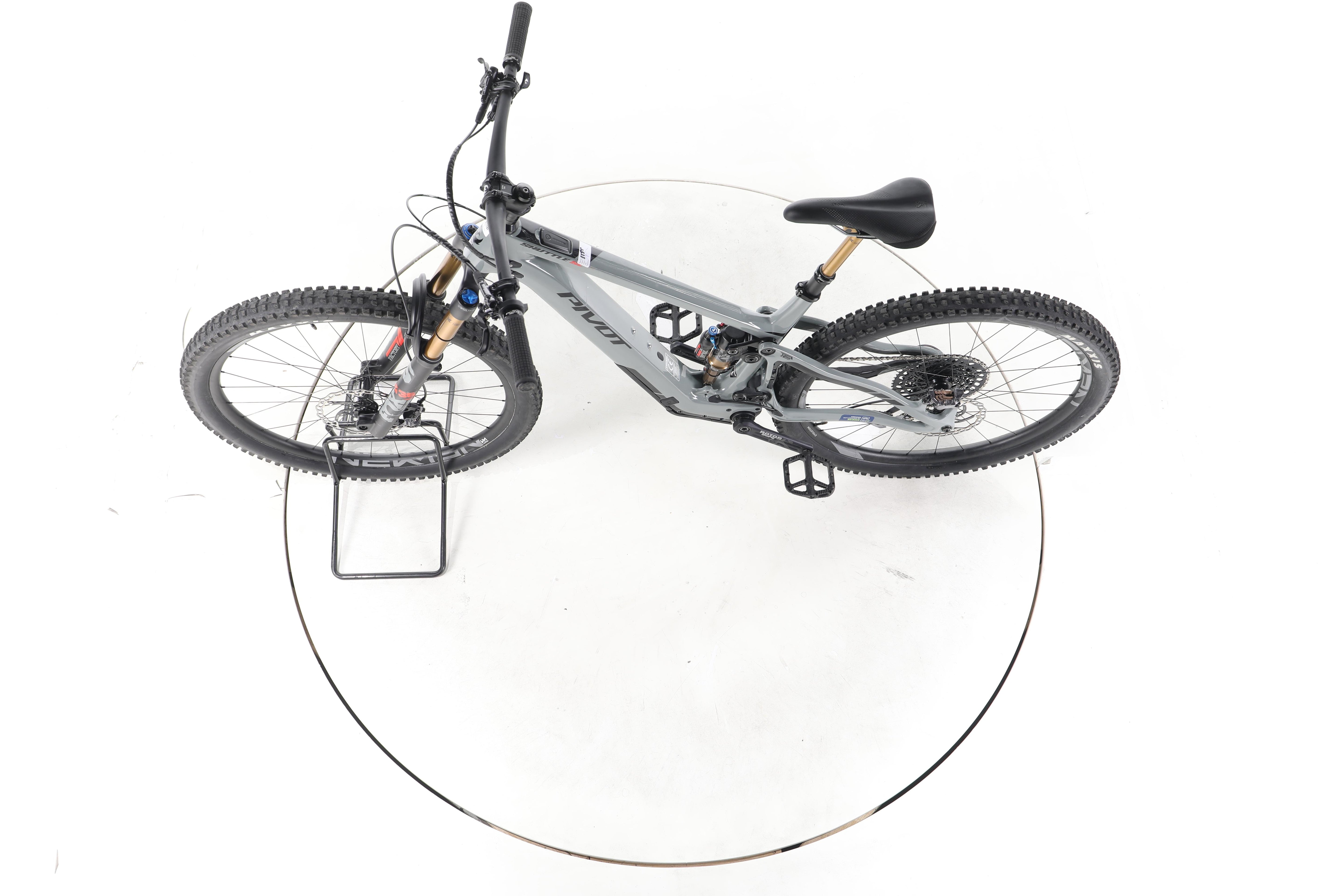 Pivot Cycles Shuttle SL E-Bike Fully Carbon - Image 19
