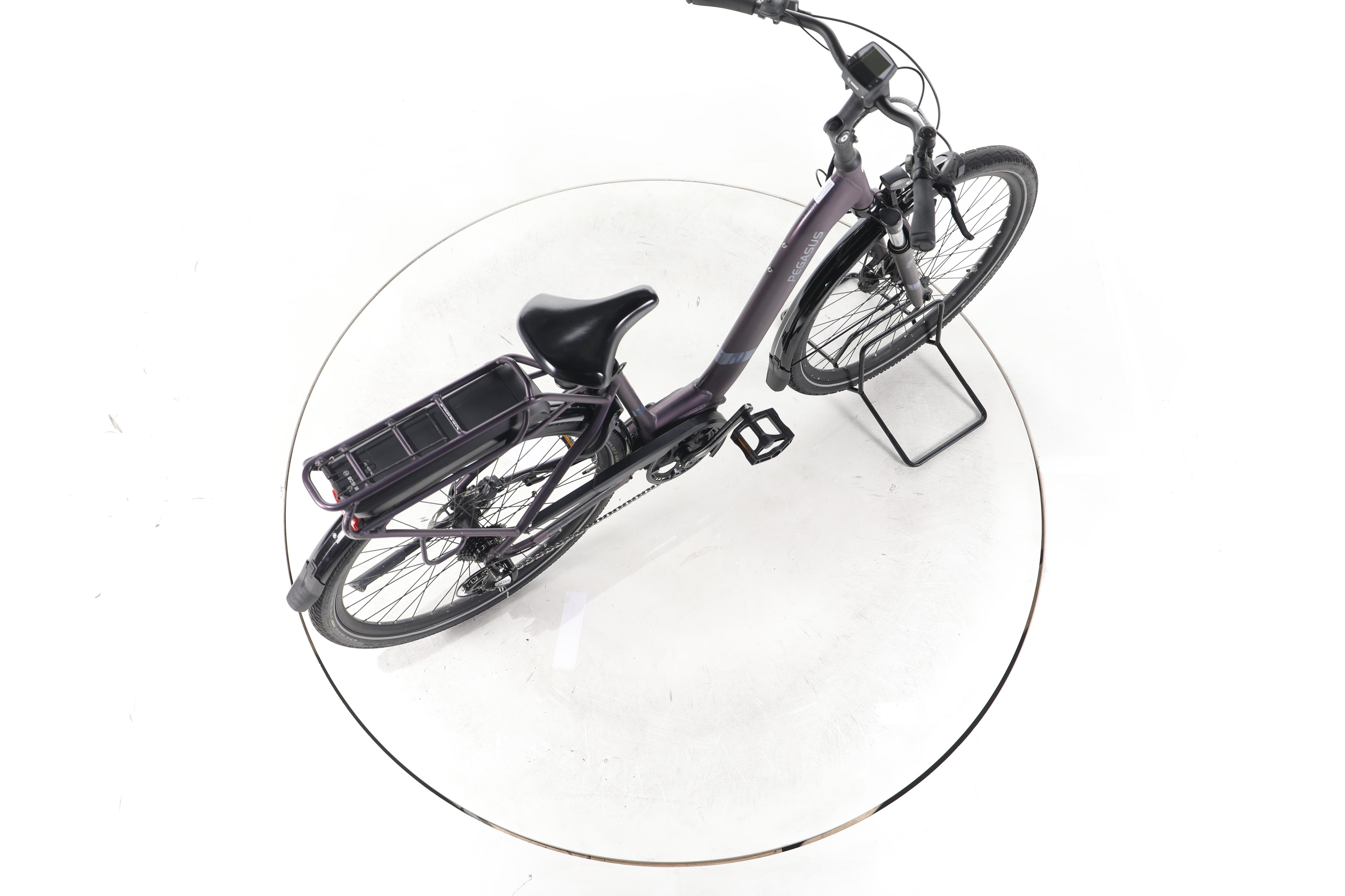 Pegasus Solero E8 Plus Trekking E-Bike Tiefeinsteiger - Image 24